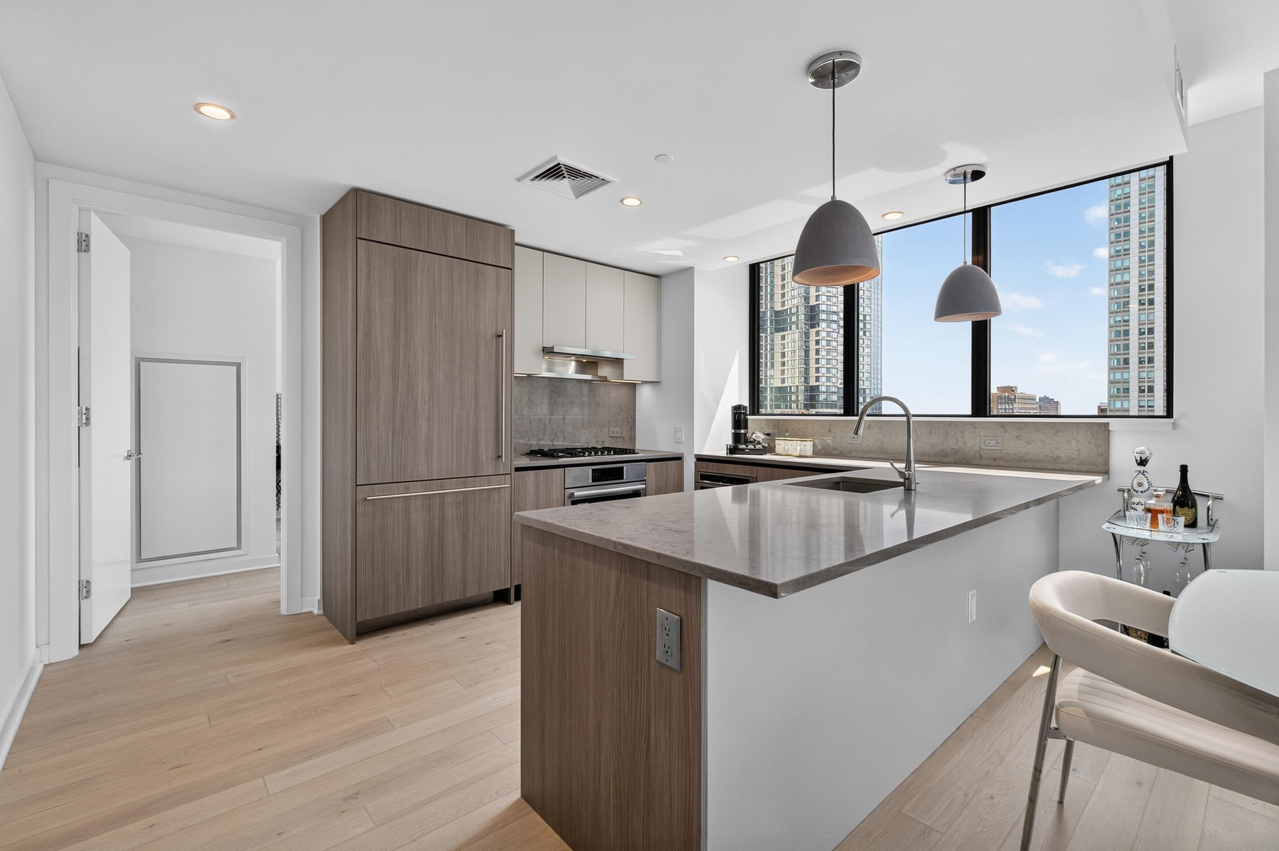 155 BAY ST 1707