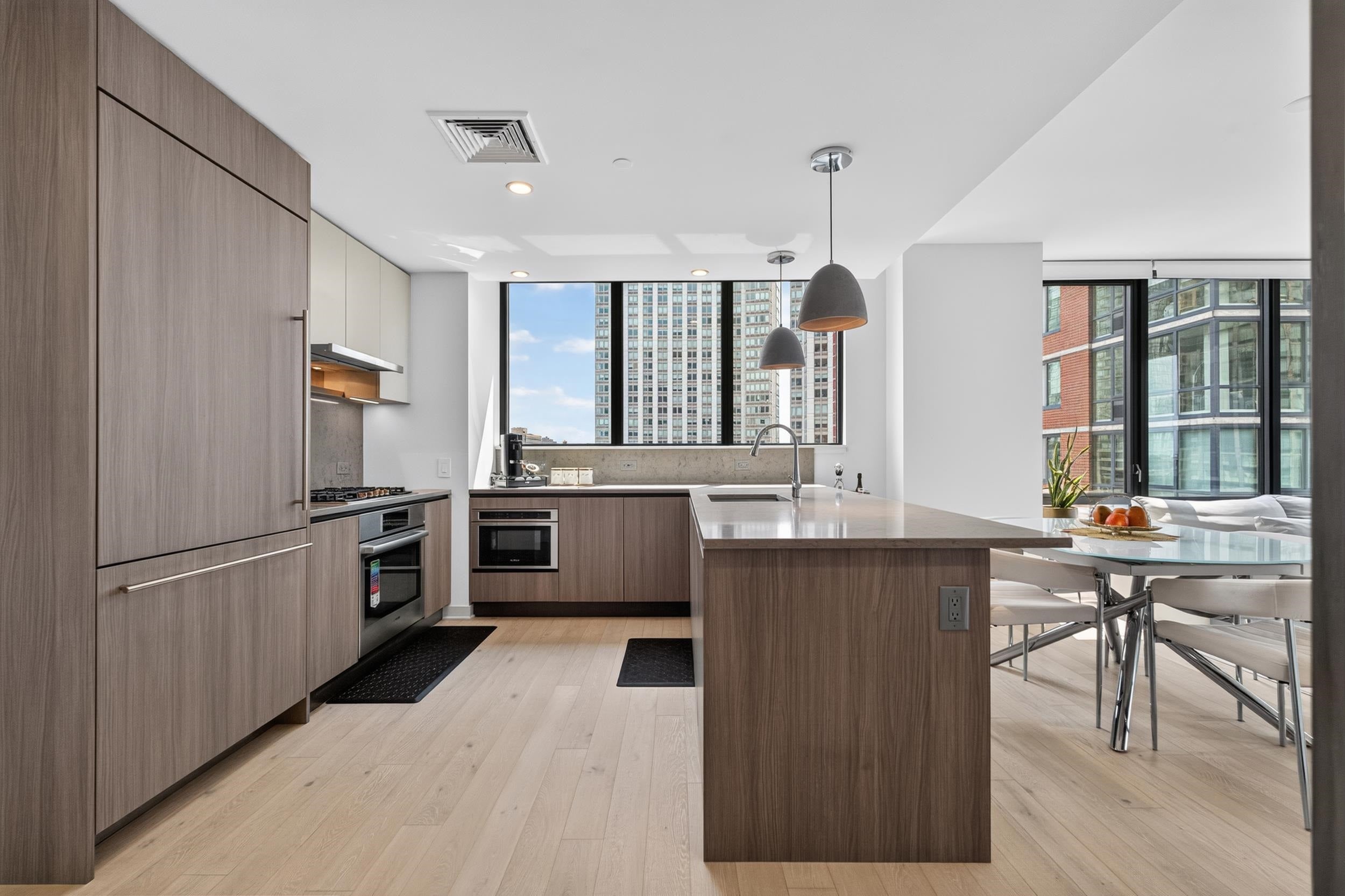 155 BAY ST 1707