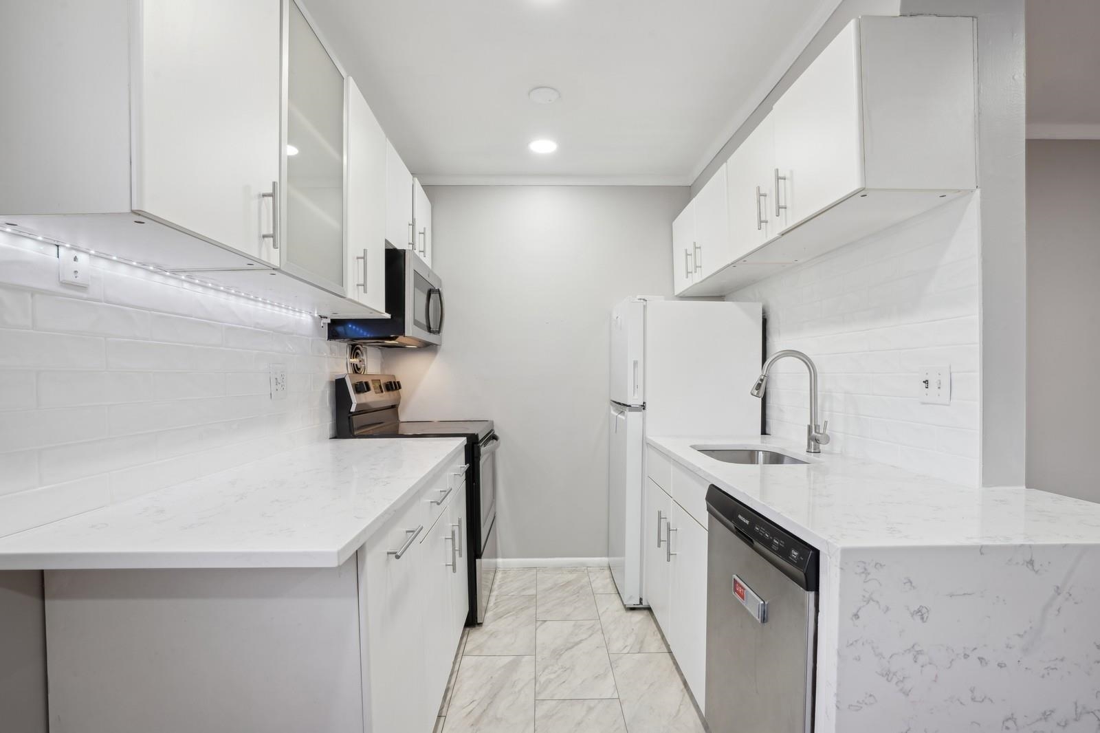 56 68th St #7, Guttenberg, New Jersey image 2