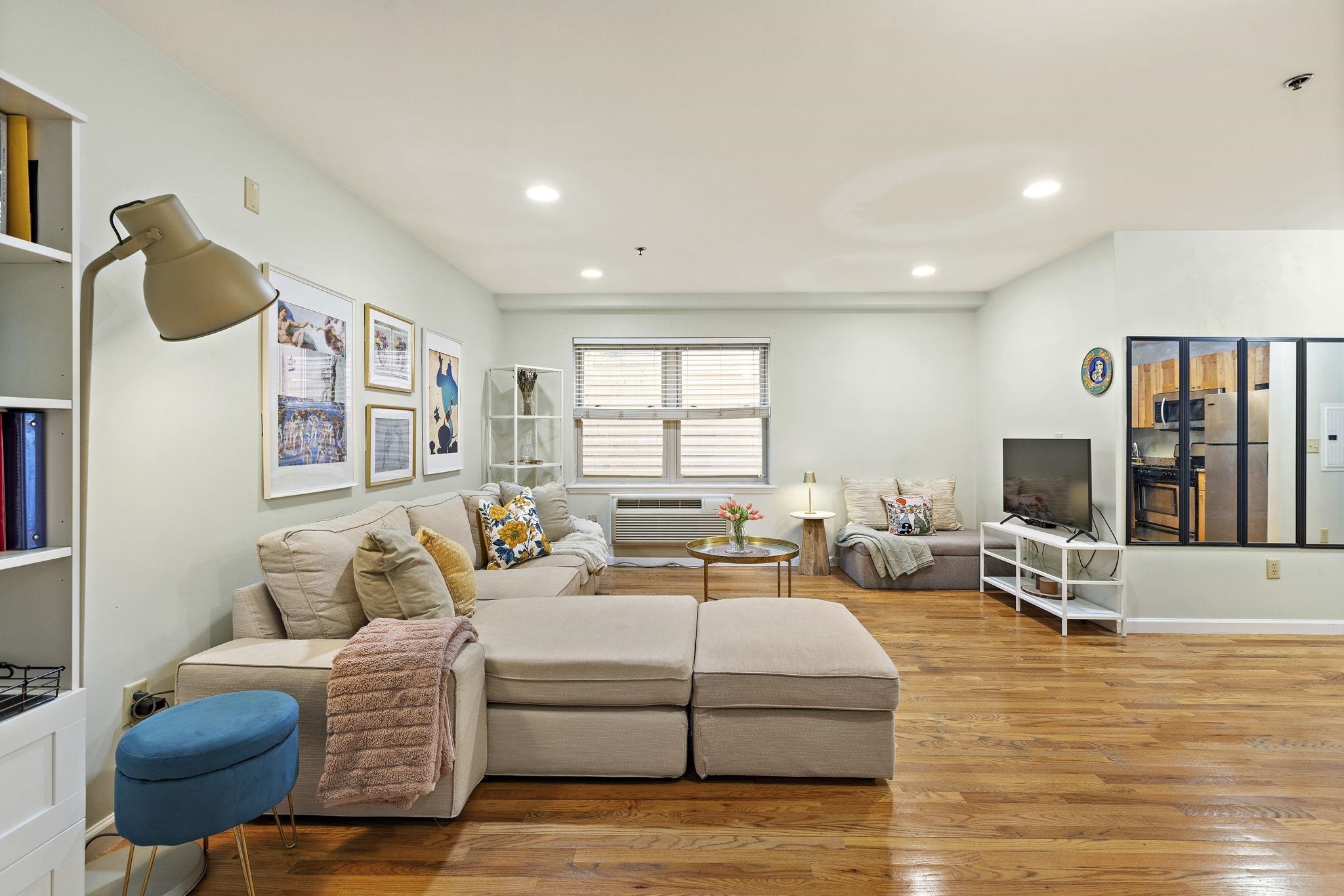 206 36th St #302, Union City, New Jersey image 3