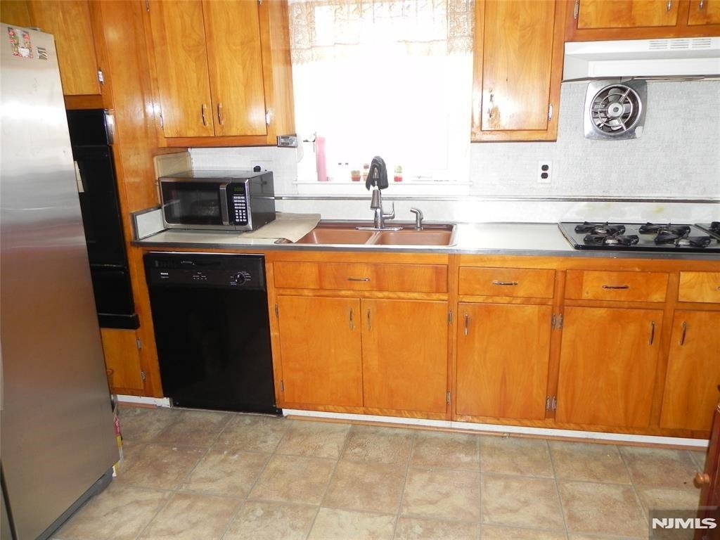 26 MARSHALL AVE - Photo 3