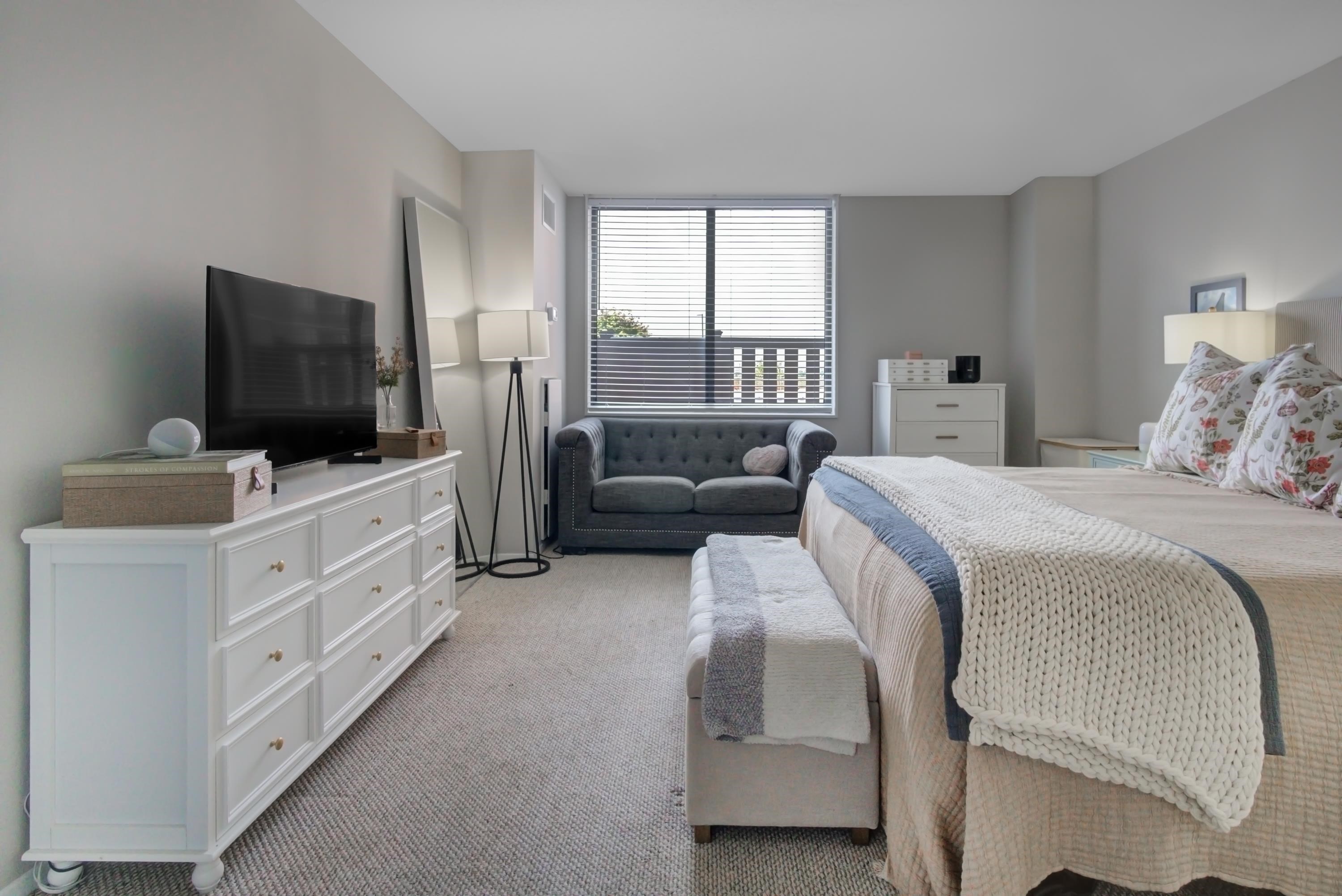 114 Harmon Cove Tower #114, Secaucus, New Jersey image 18