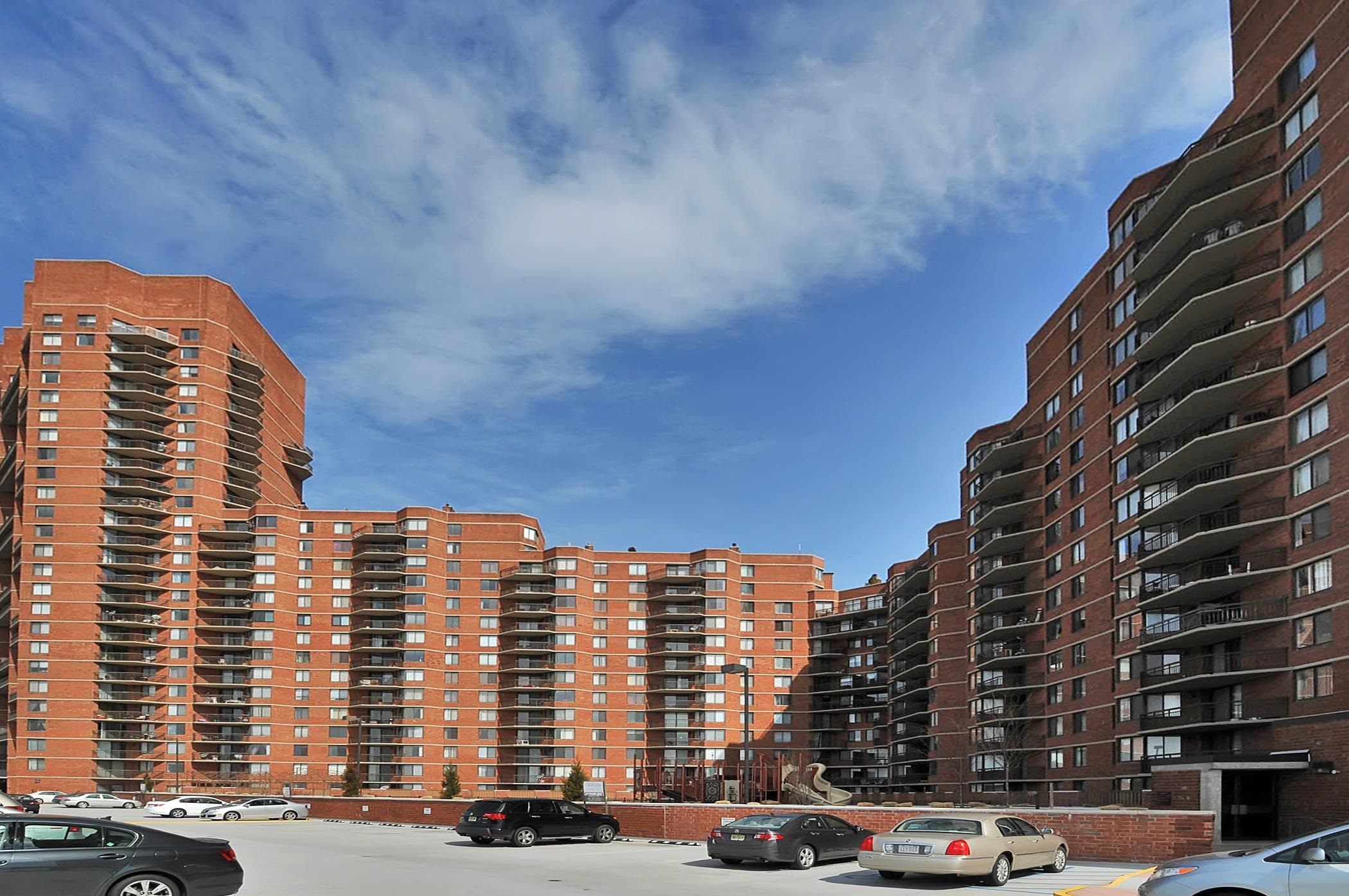 114 Harmon Cove Tower #114, Secaucus, New Jersey image 34