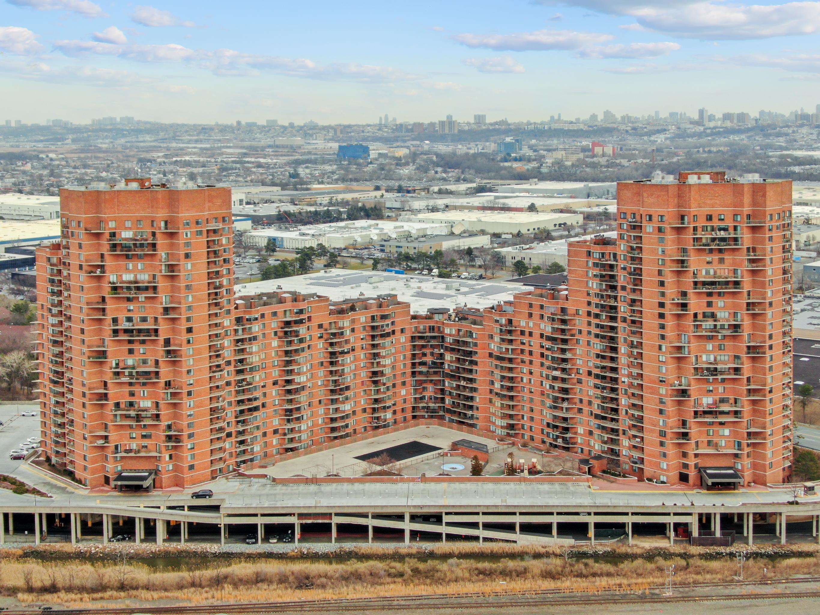 114 Harmon Cove Tower #114, Secaucus, New Jersey image 36