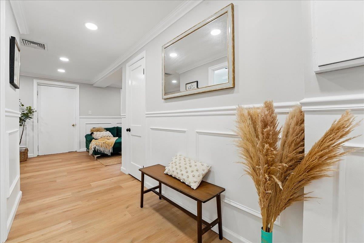 8 Saddlewood Ct, Jersey City, New Jersey image 2