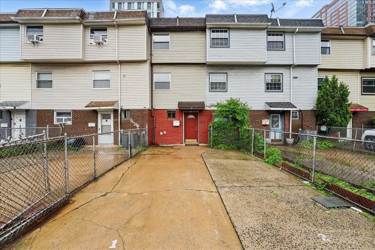 8 Saddlewood Ct, Jersey City, New Jersey image 24