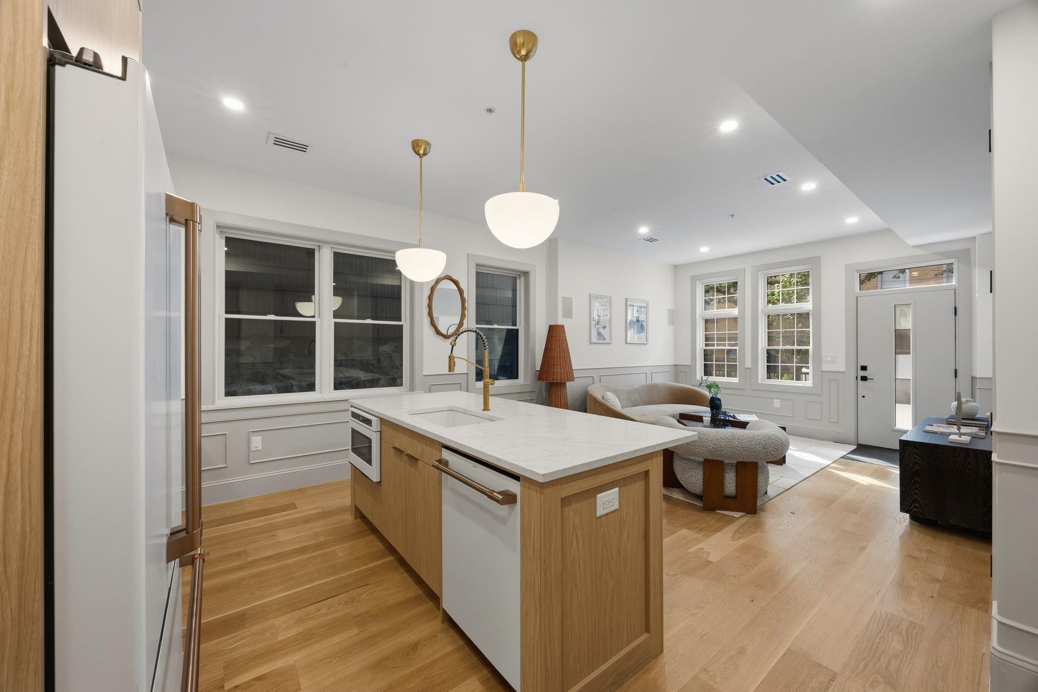 206 SHERMAN AVE 1