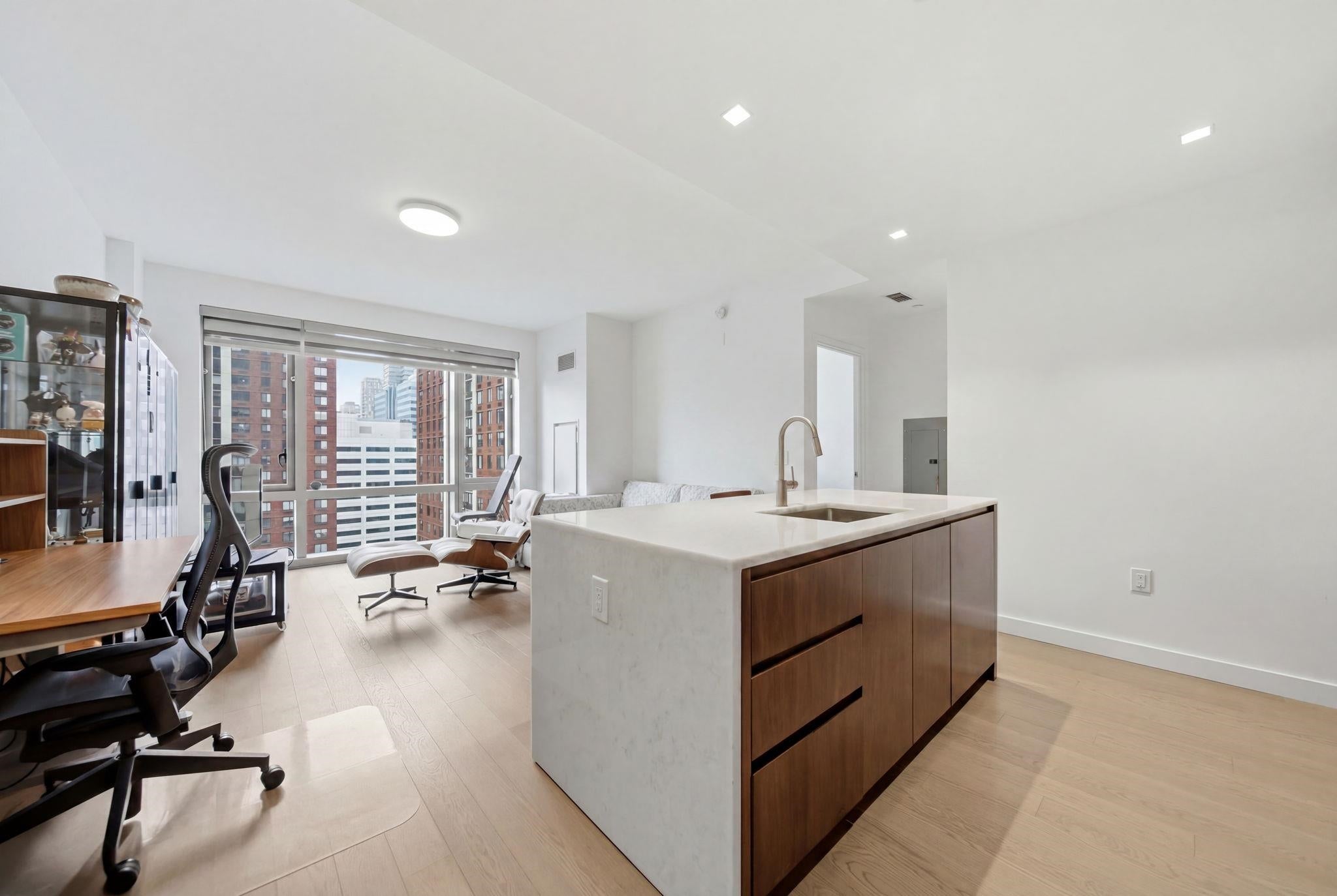 75 PARK LANE SOUTH 1611