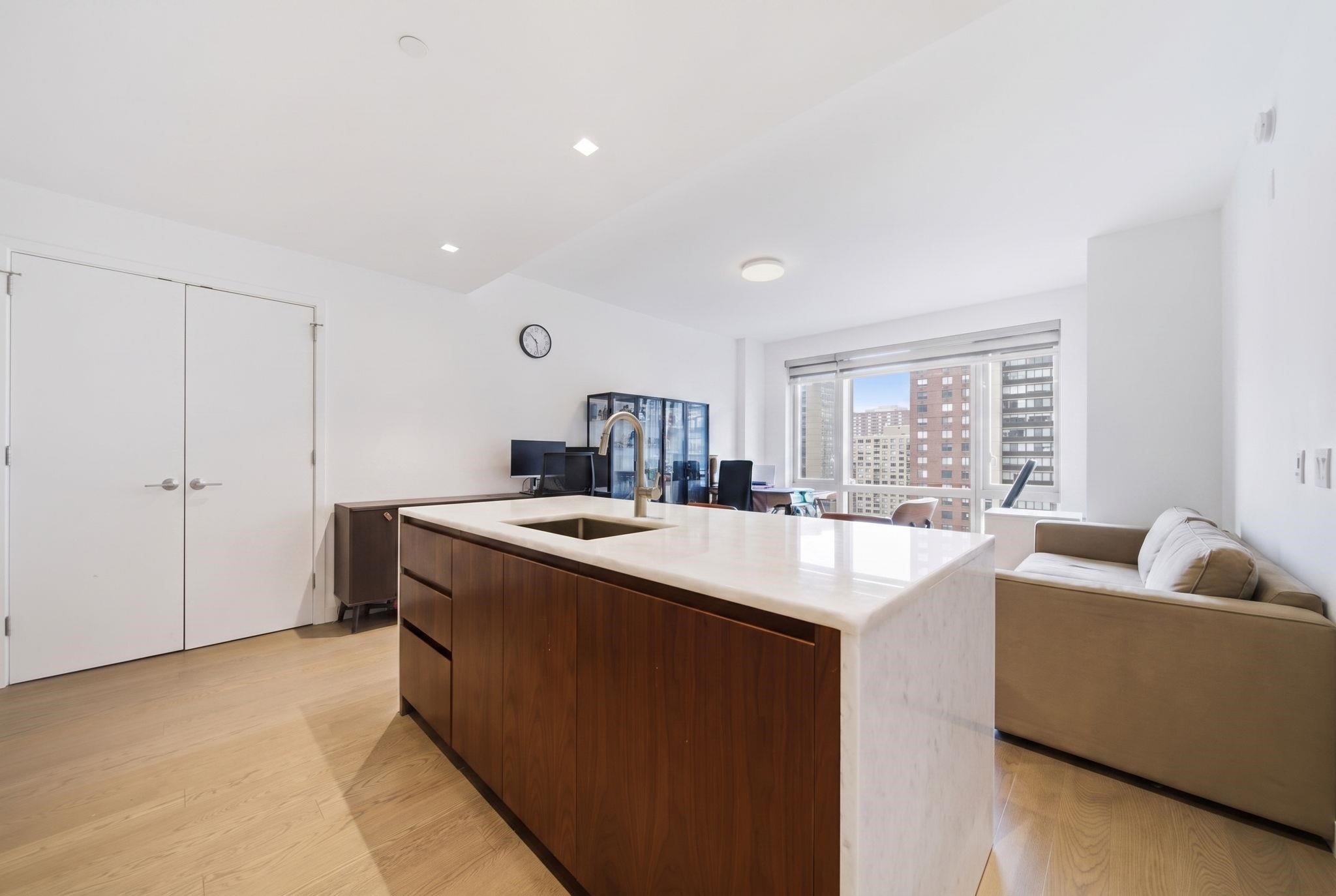 75 PARK LANE SOUTH 1611