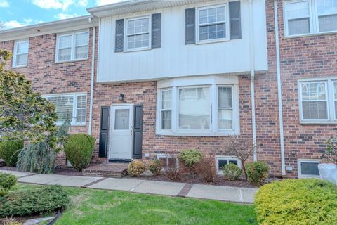 Townhouse For Sale - 132 West 32nd St #C<br/> Bayonne, NJ 07002
