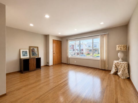 Homes For Rent - 185 West 3rd St #1<br/> Bayonne, NJ 07002
