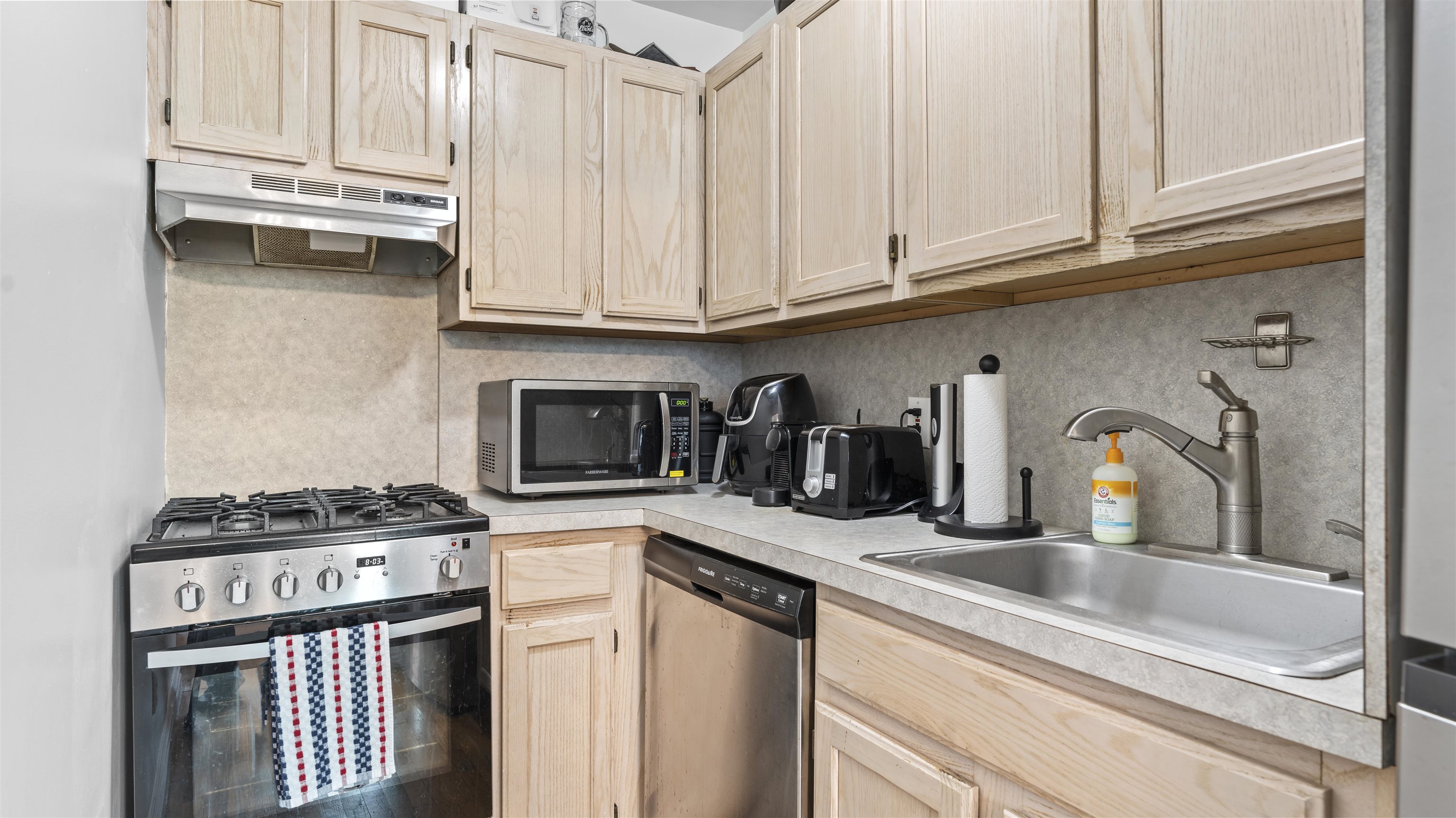 461 4th St #2E, Hoboken, New Jersey image 7
