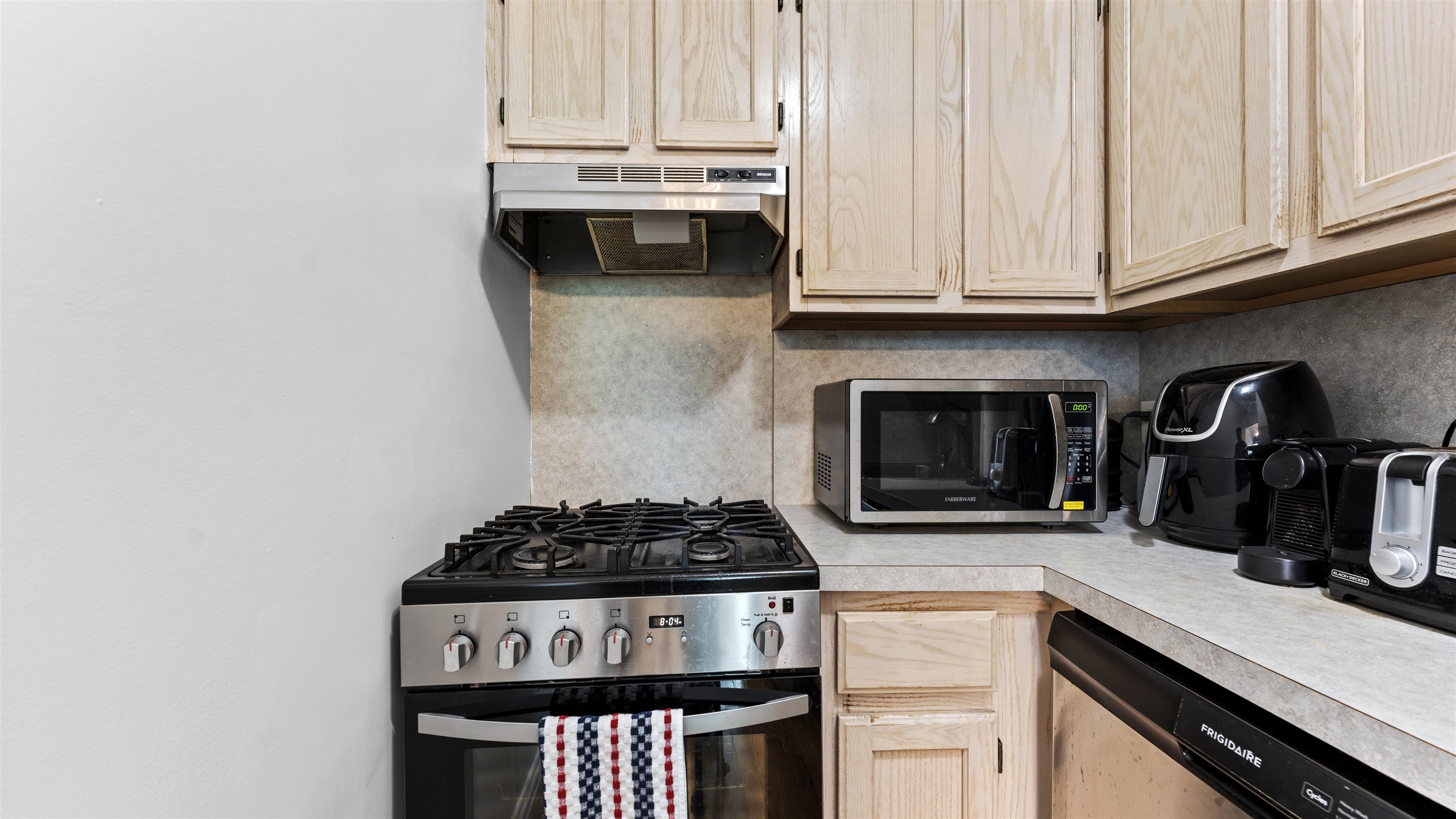 461 4th St #2E, Hoboken, New Jersey image 8