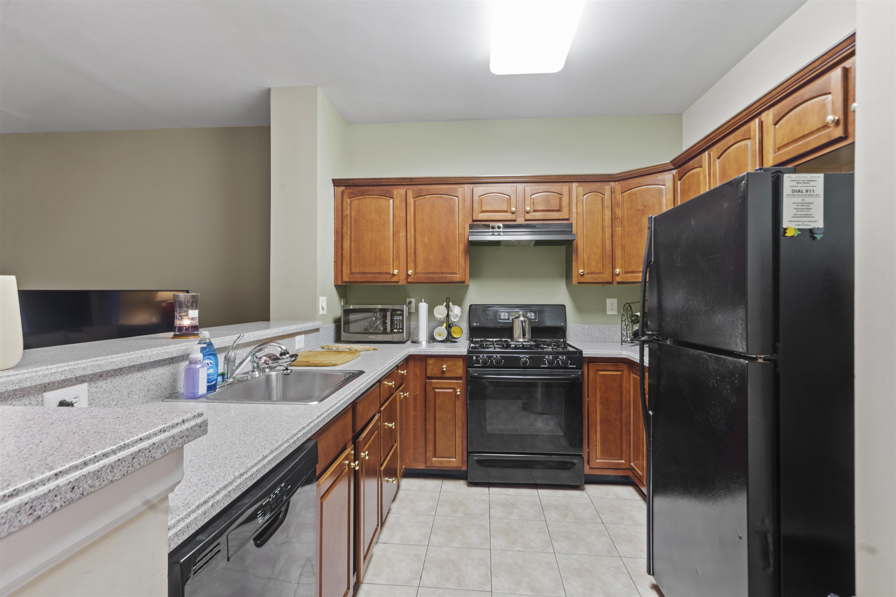 79 Lydia Dr, Guttenberg, New Jersey image 2