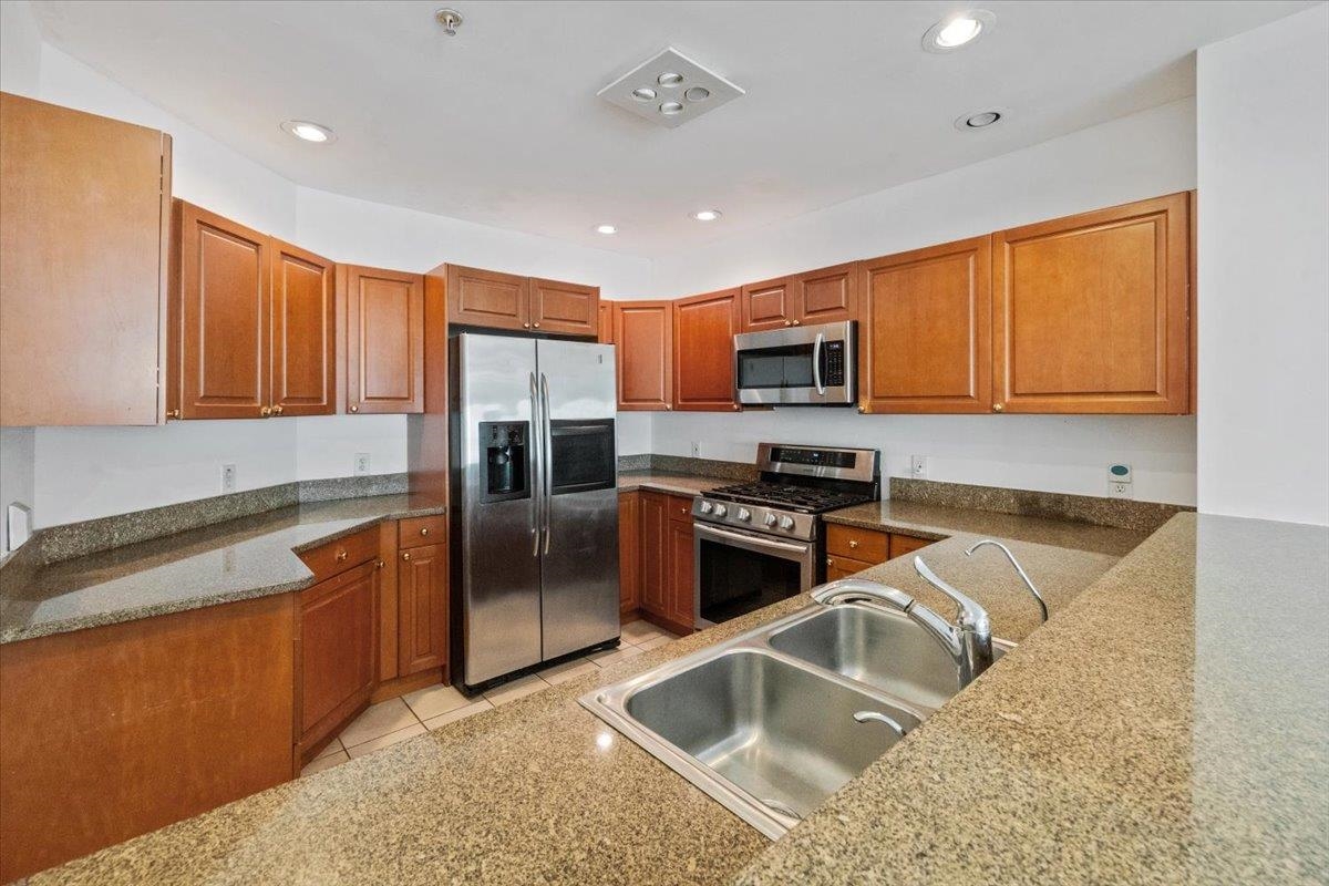 217 The Promenade #217, Edgewater, New Jersey image 2