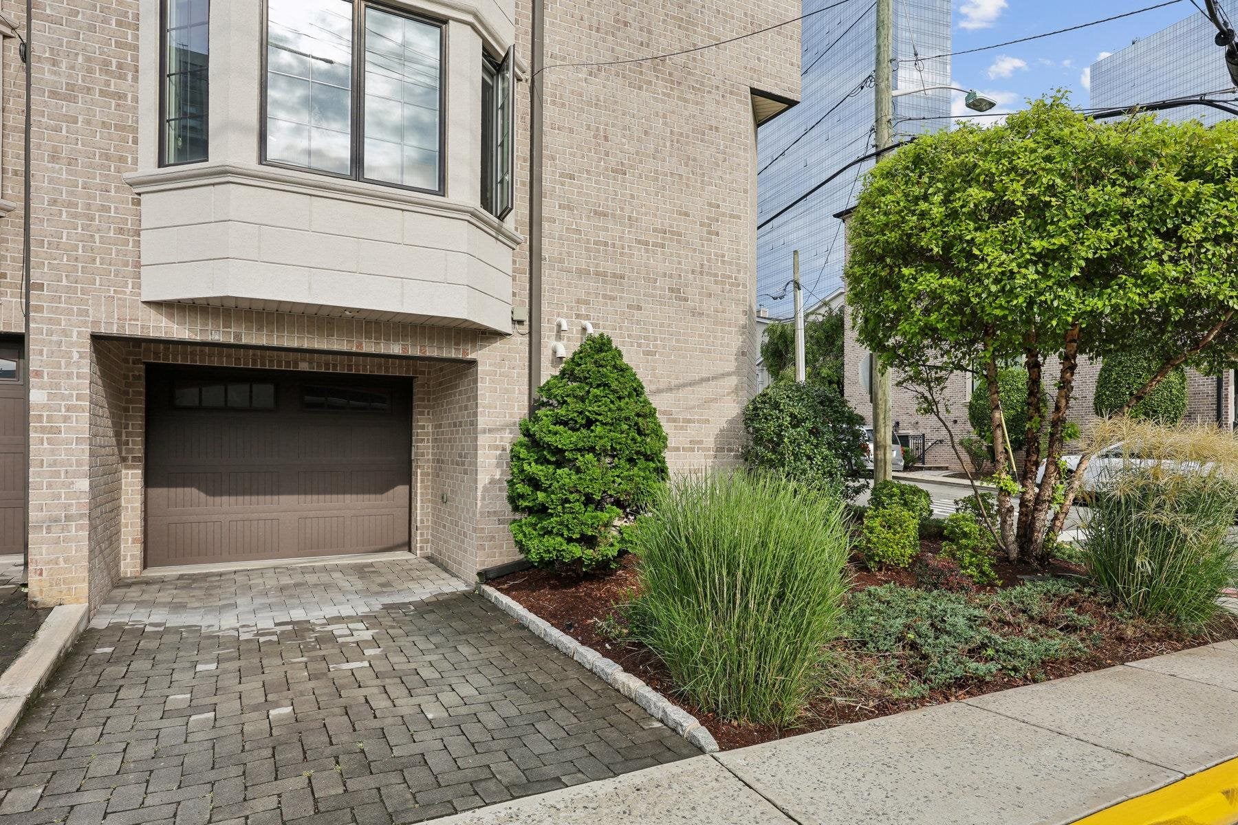 140 CEDAR ST