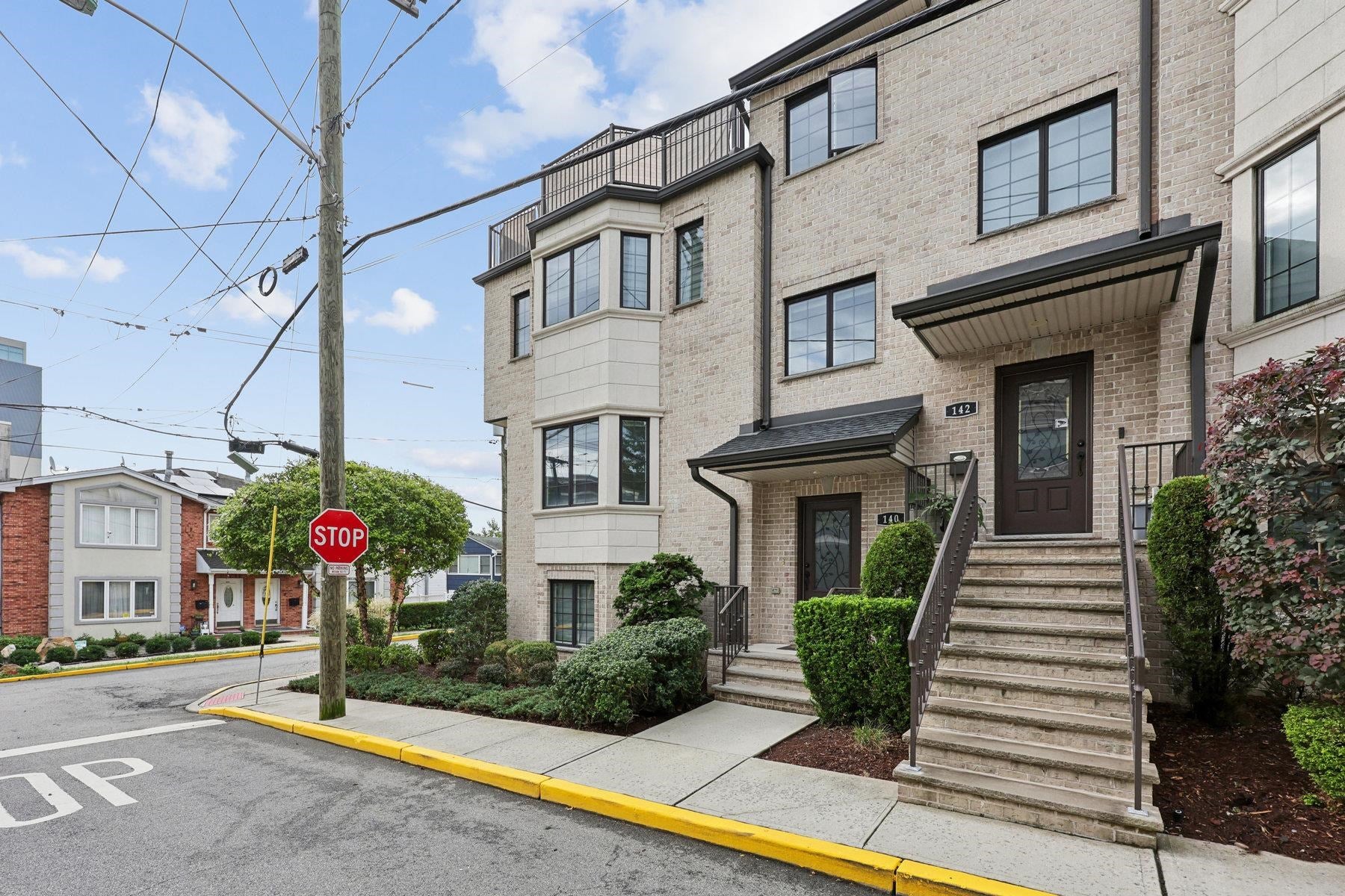 140 CEDAR ST