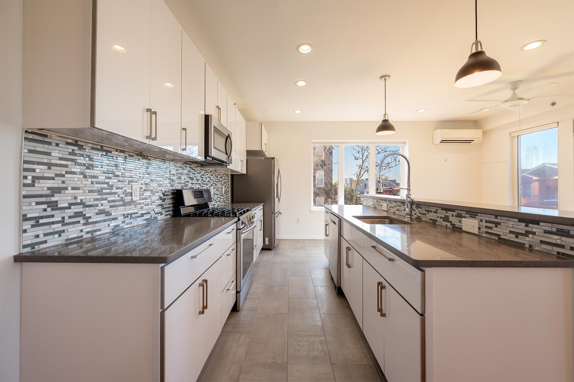58 GILES AVE 4