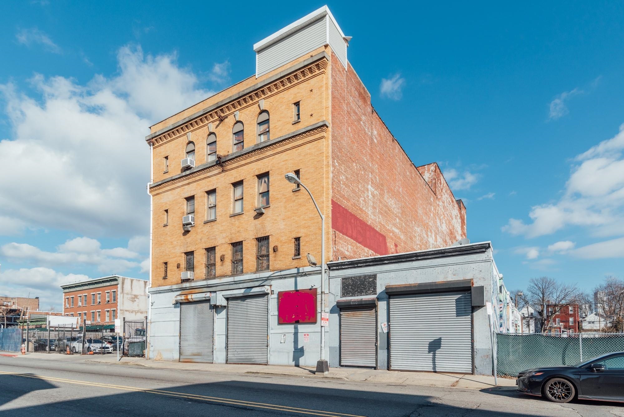 622 COMMUNIPAW AVE