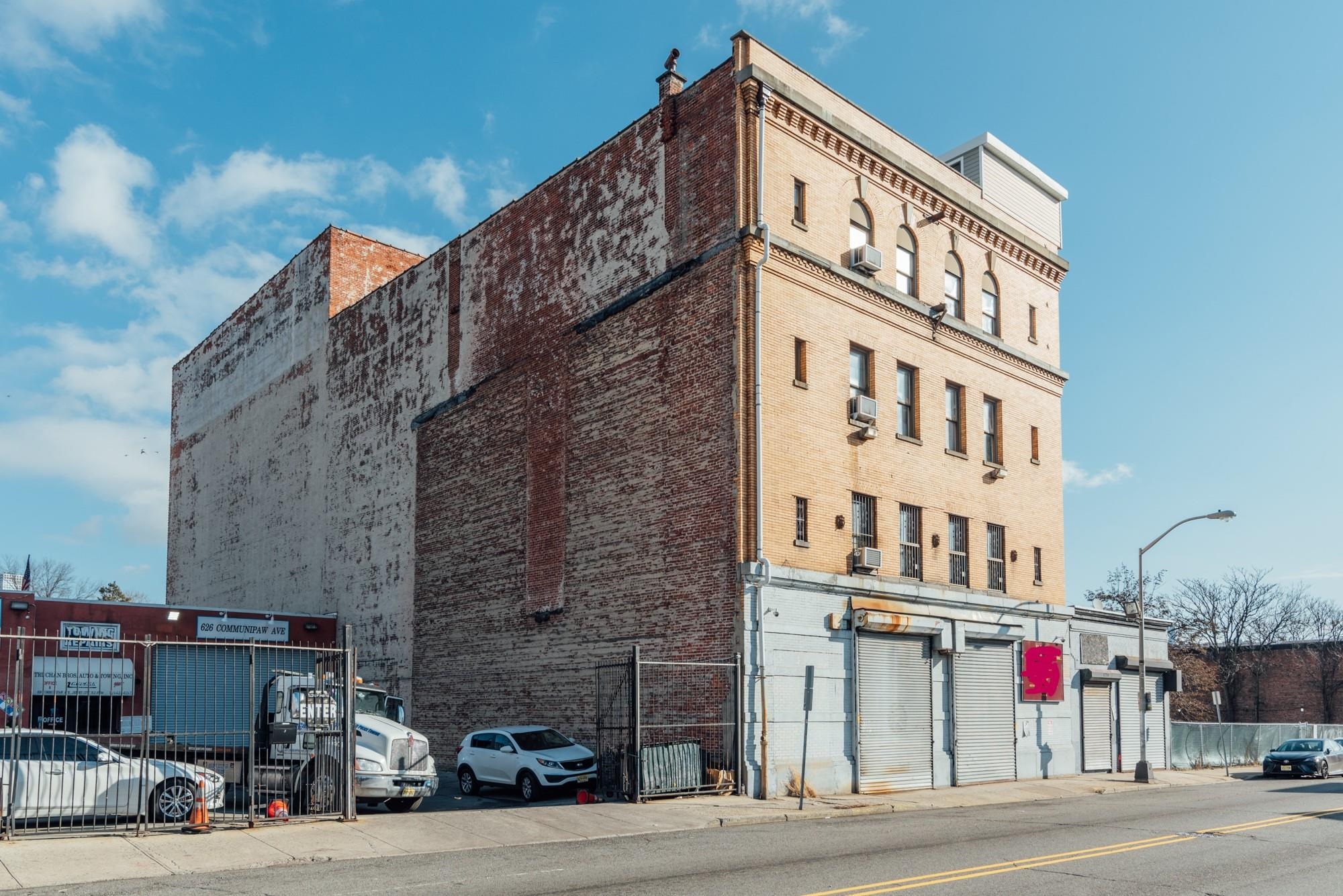 622 COMMUNIPAW AVE