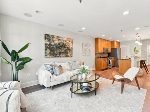 Condo For Sale - 113 Willow Ave #2<br/> Hudson County, Hoboken, NJ 07030