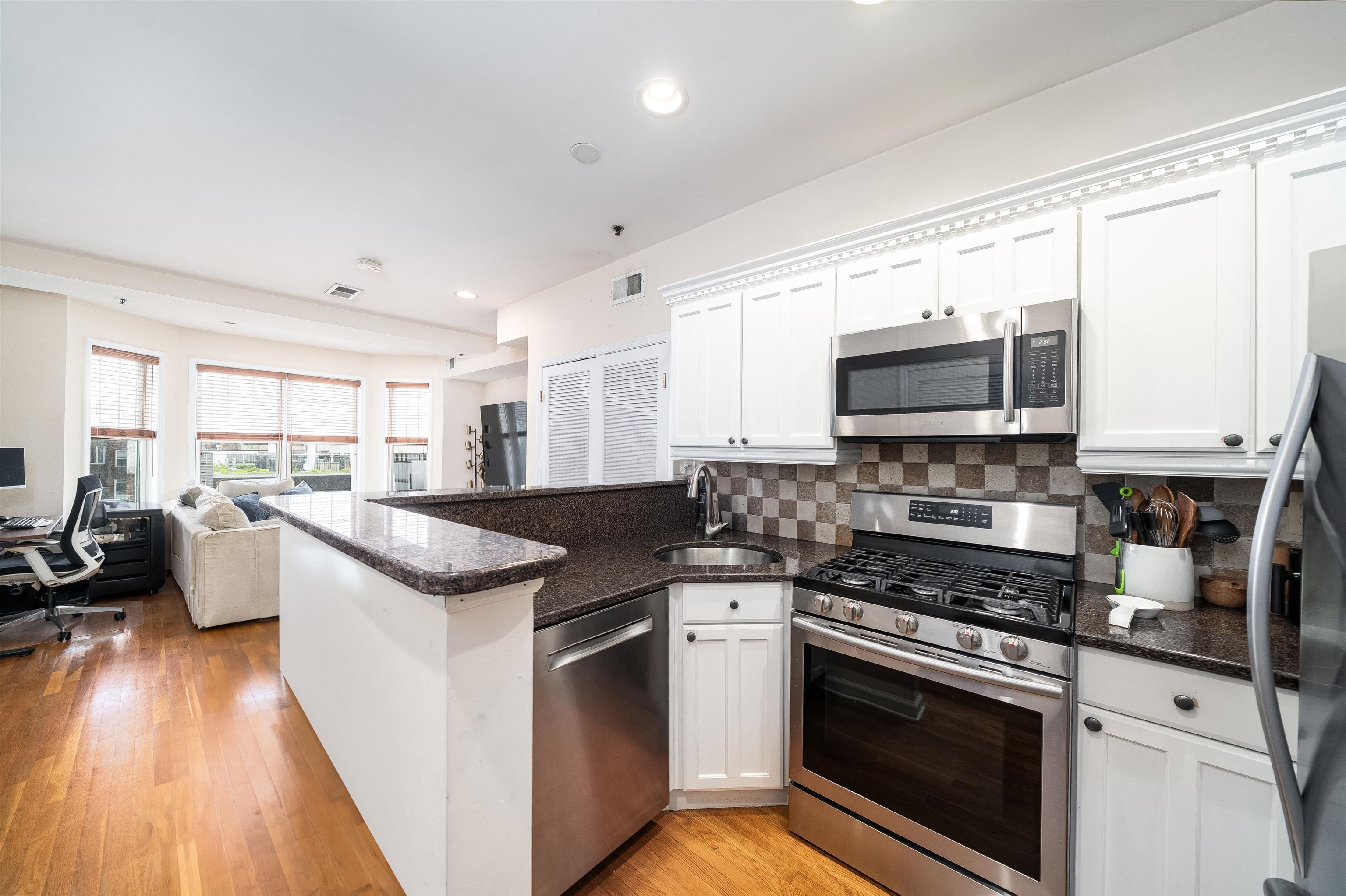 704 Clinton St #5D, Hoboken, New Jersey image 5