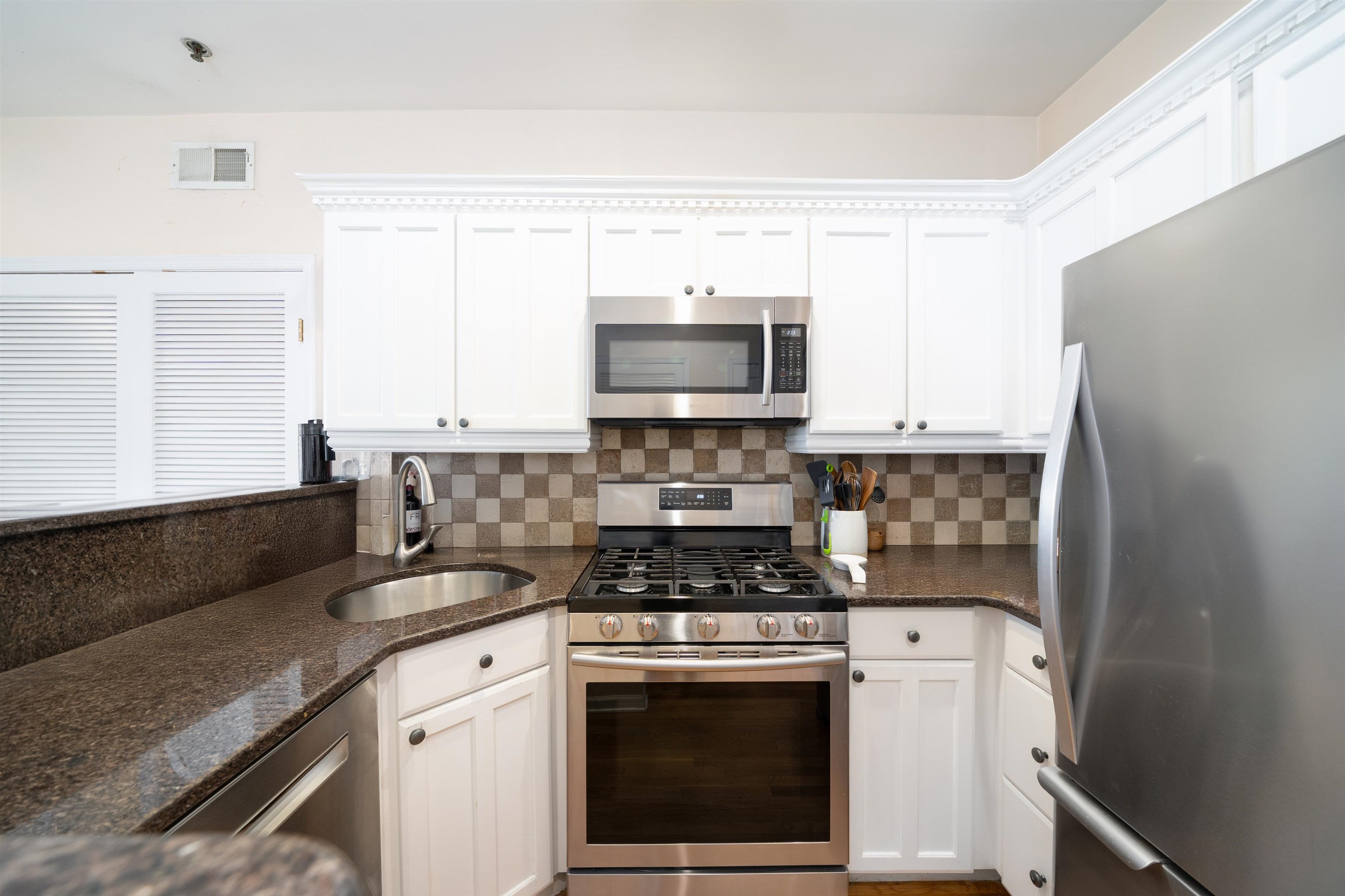 704 Clinton St #5D, Hoboken, New Jersey image 6