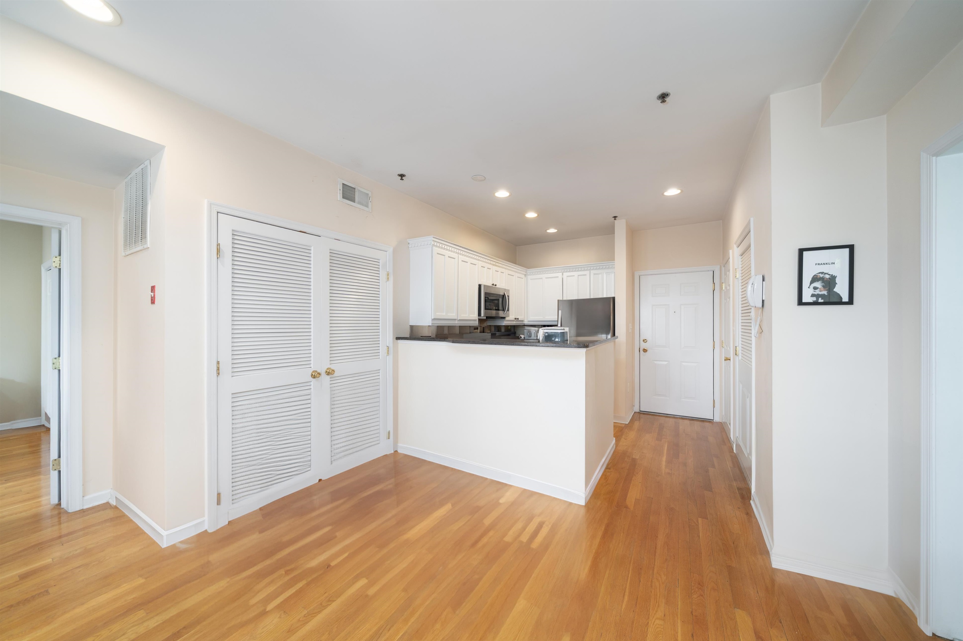 704 Clinton St #5D, Hoboken, New Jersey image 4