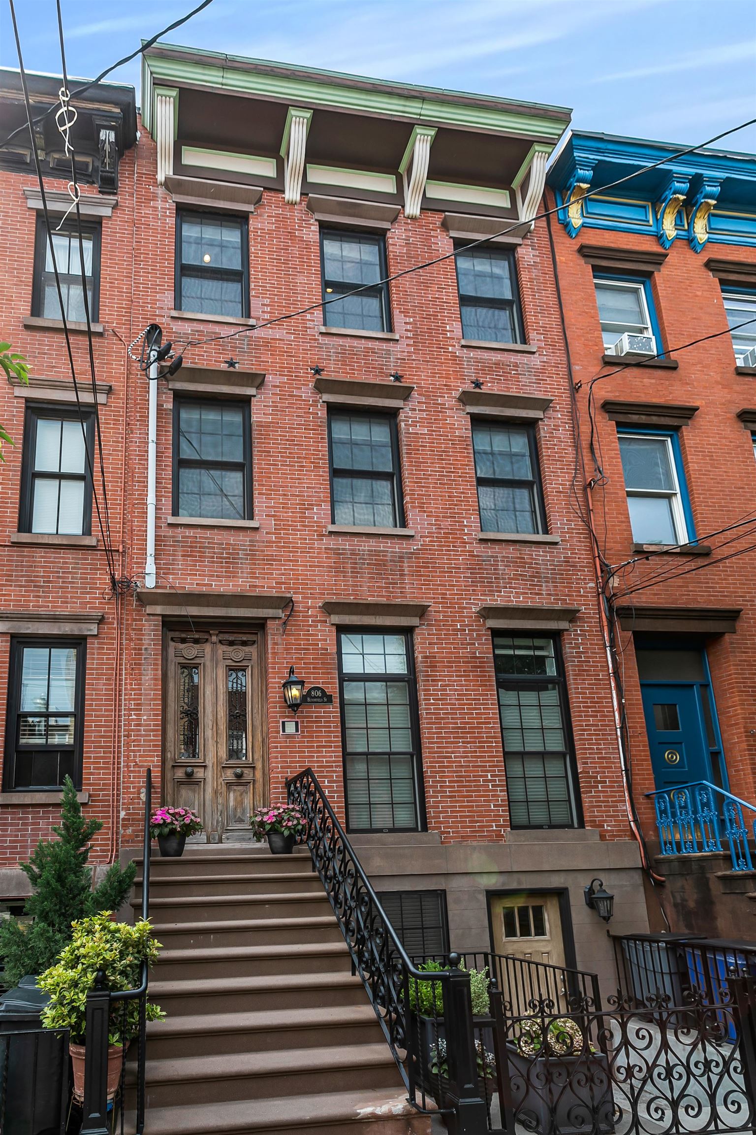 806 BLOOMFIELD ST 2