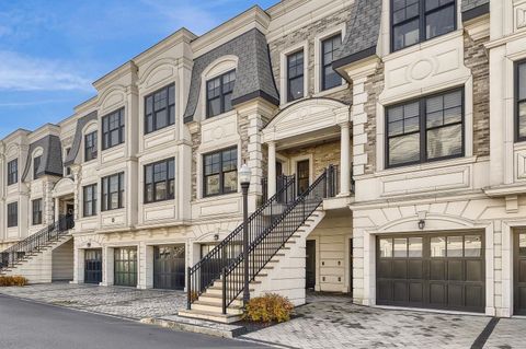 Condo For Sale - 44 Marquis Court<br/> Bergen County, Edgewater, NJ 07020