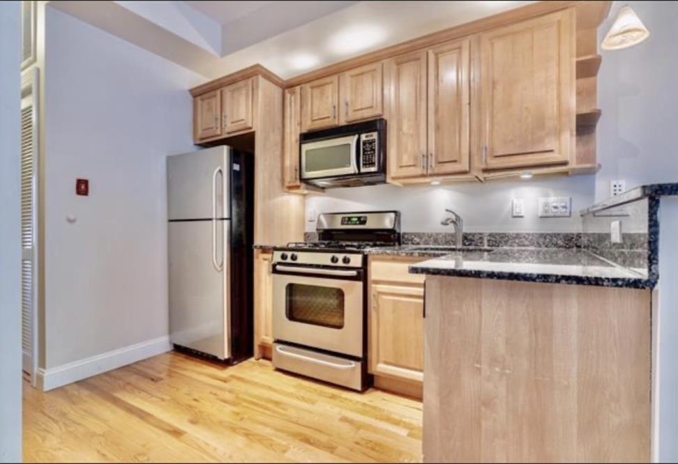 215 Clinton St #2L, Hoboken, New Jersey image 2