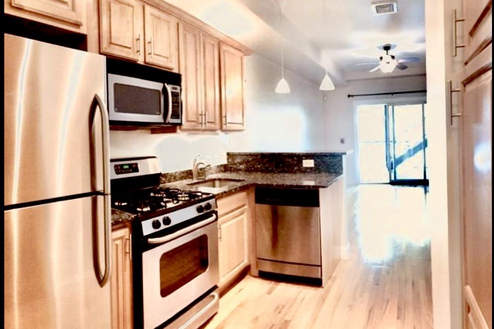 215 Clinton St #2L, Hoboken, New Jersey image 3