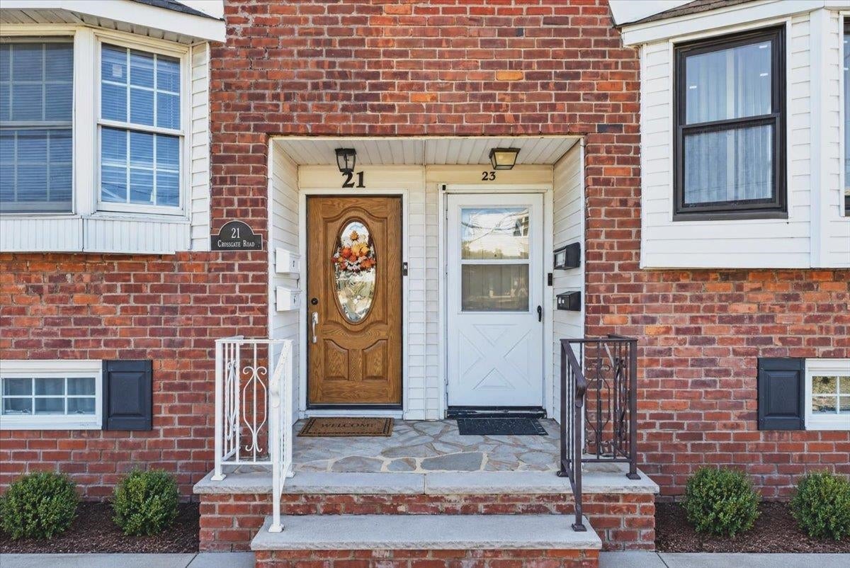 21 CROSSGATE RD