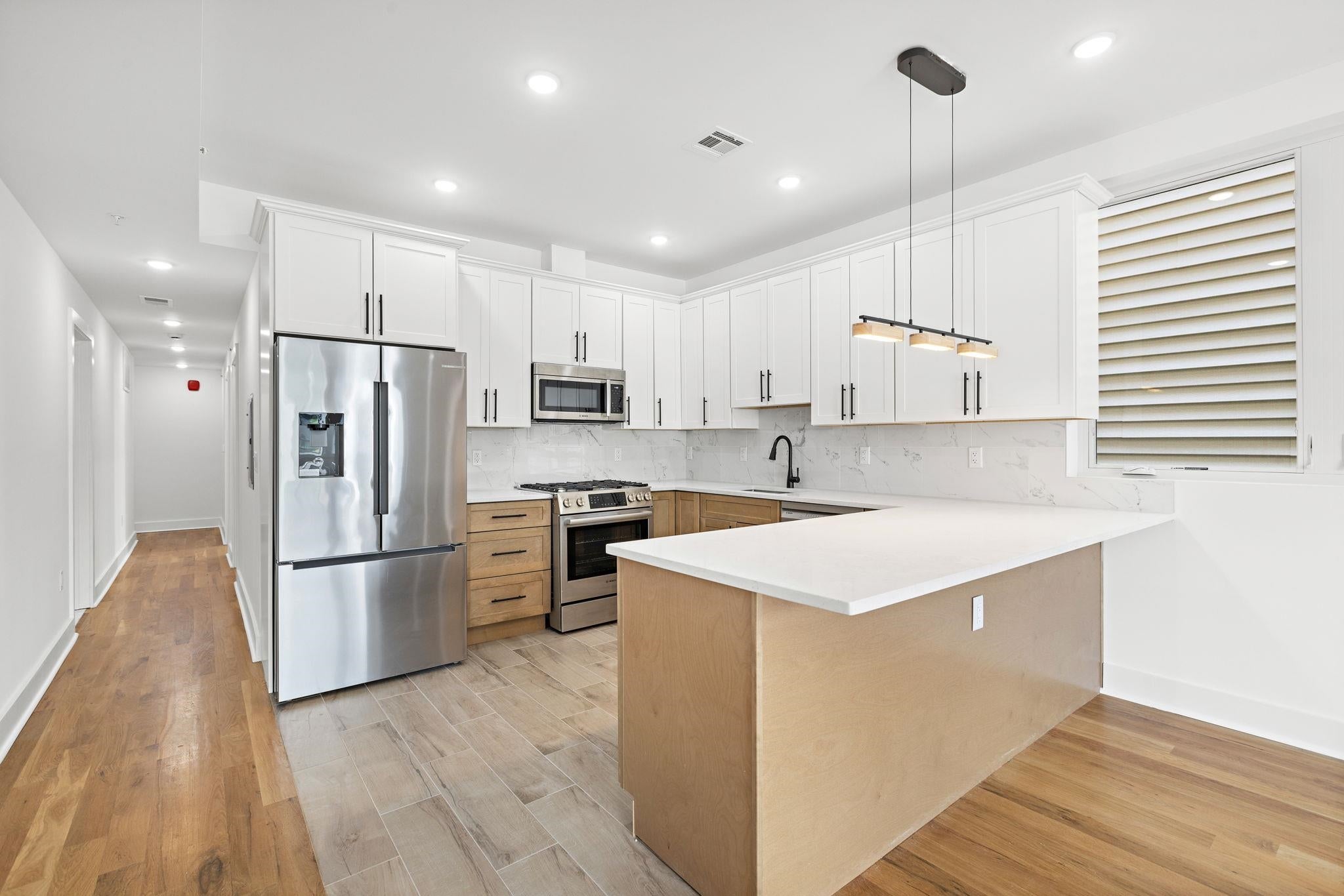 1001 SUMMIT AVE 3