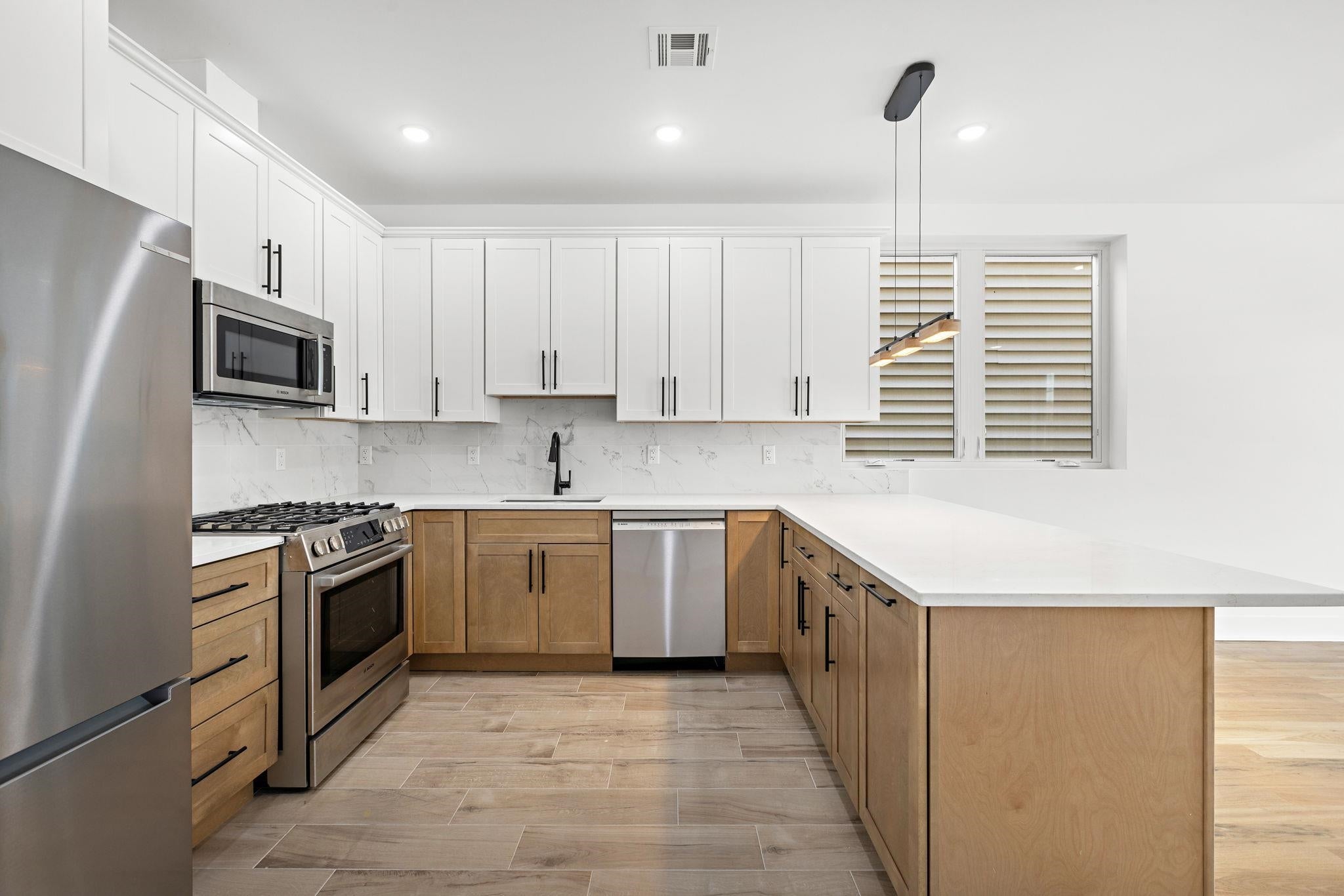 1001 SUMMIT AVE 3