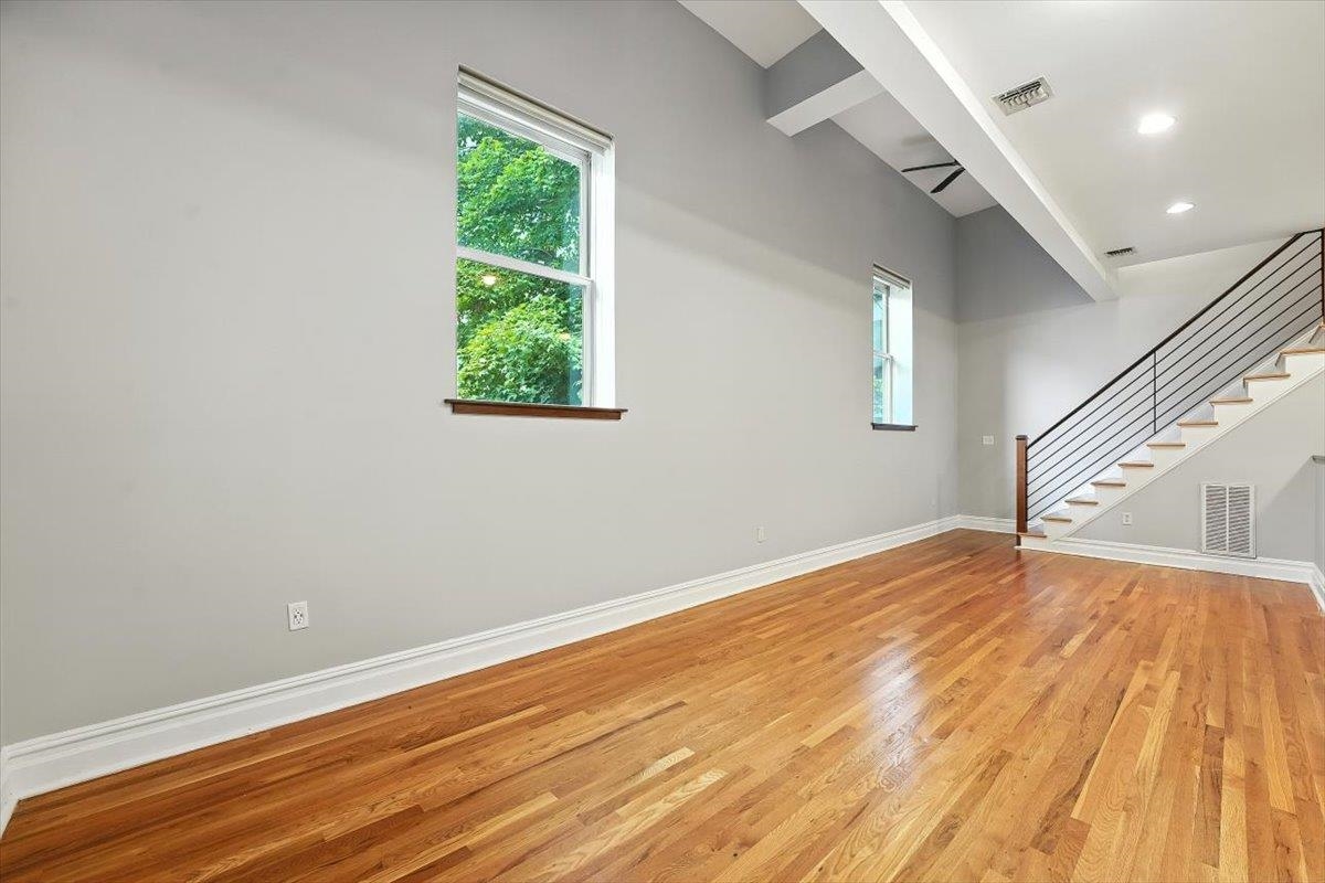 9 COLES ST 4