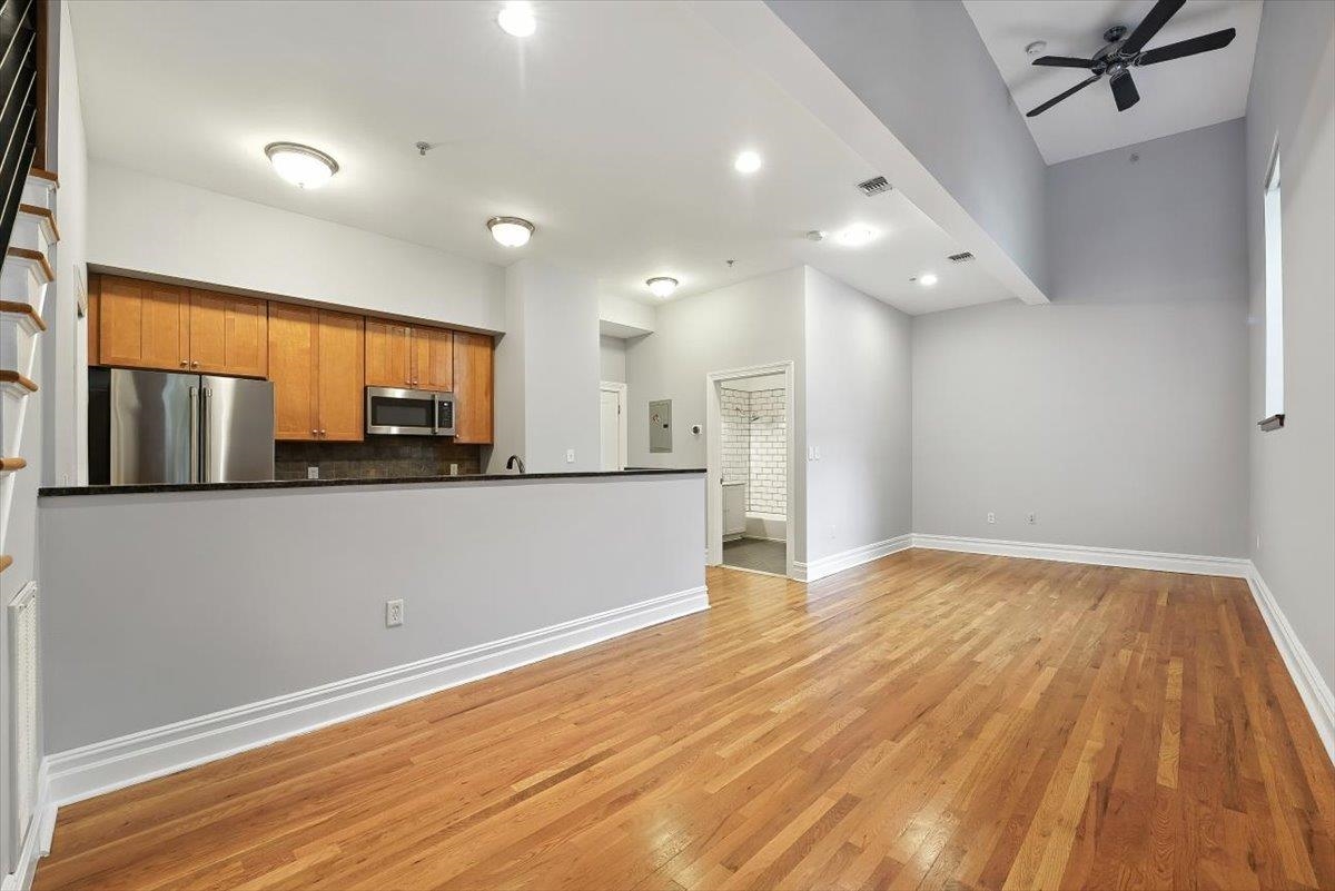 9 COLES ST 4