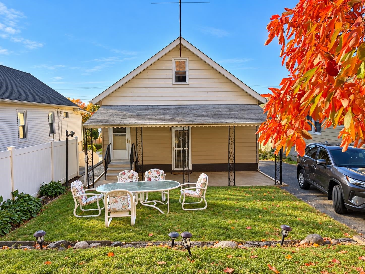252 DEWEY AVE