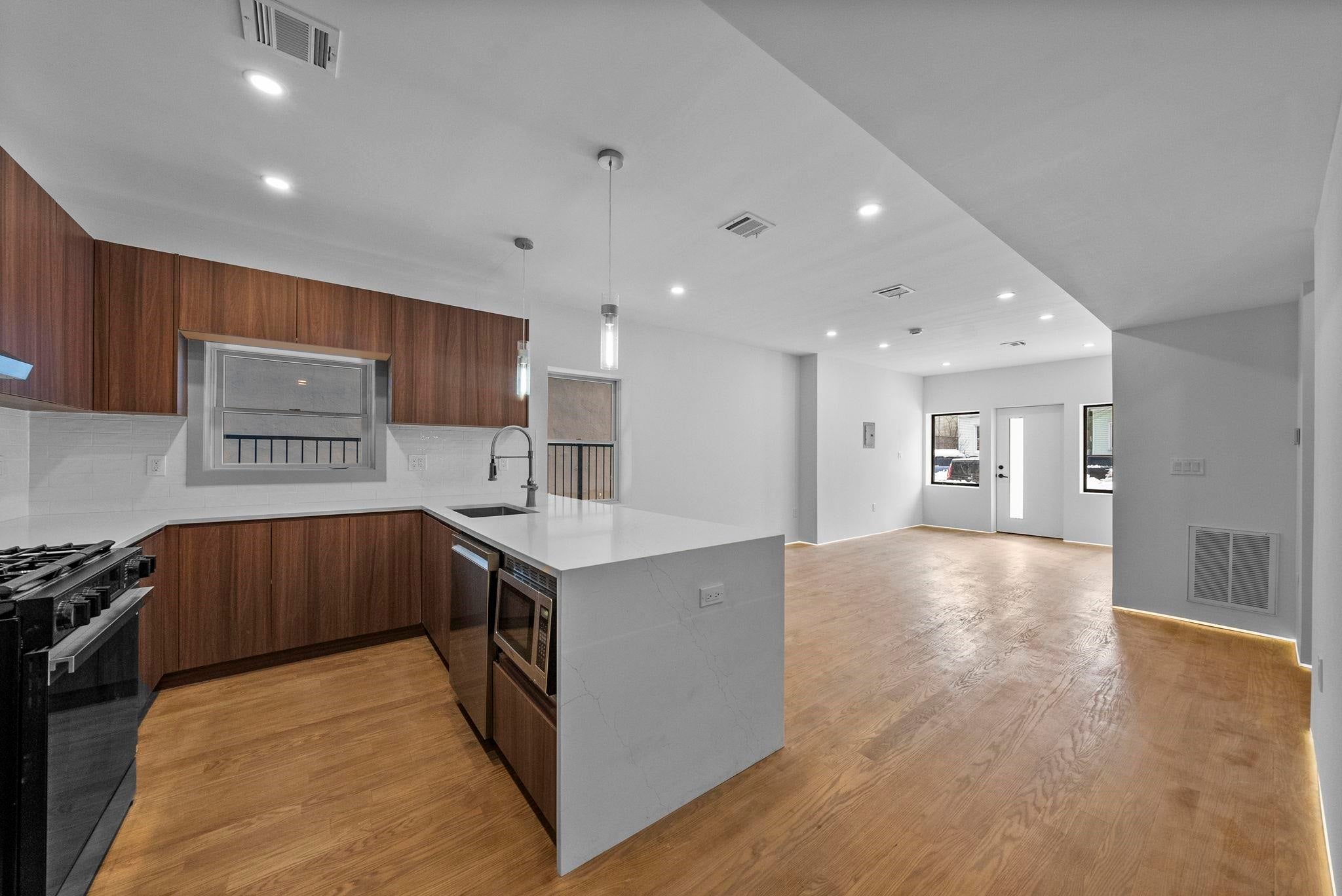 600 BRAMHALL AVE 1