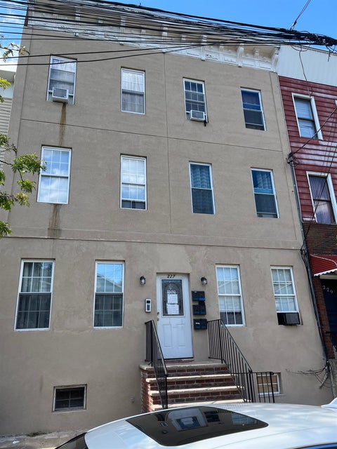 Condo For Sale - 227 Halladay St #1R<br/> Hudson County, Jersey City, NJ 07304