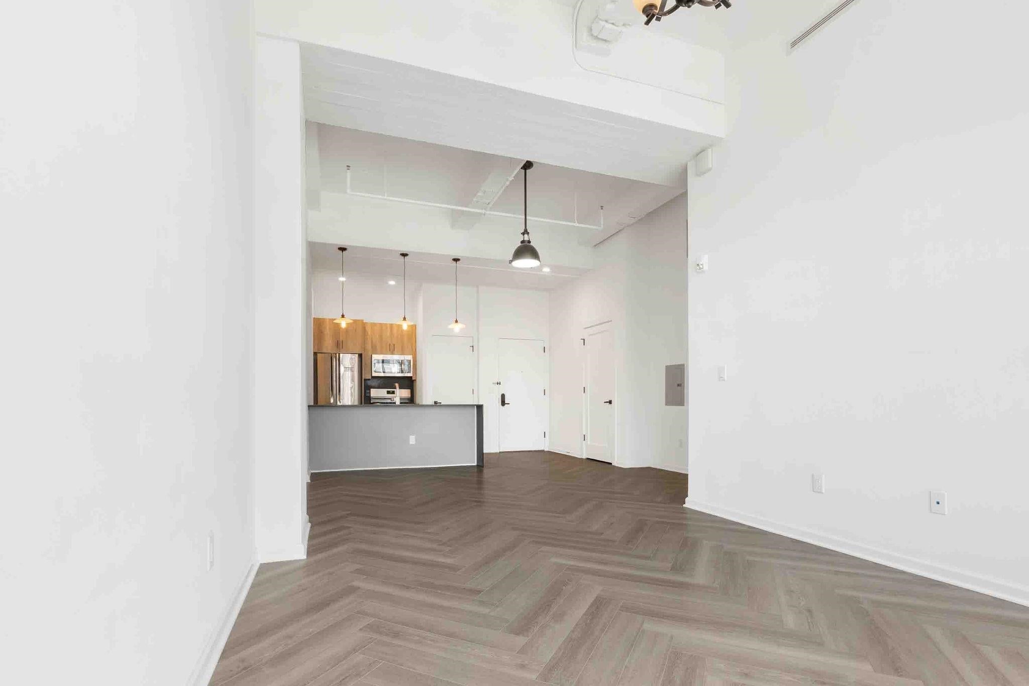 142 CHARLES ST 204