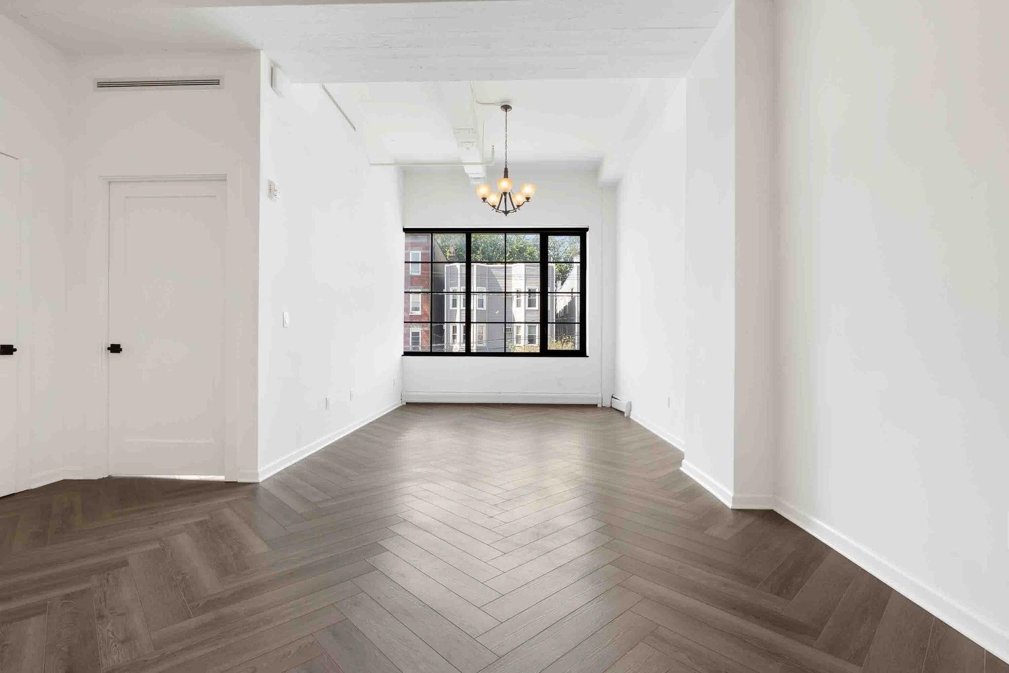 142 CHARLES ST 204