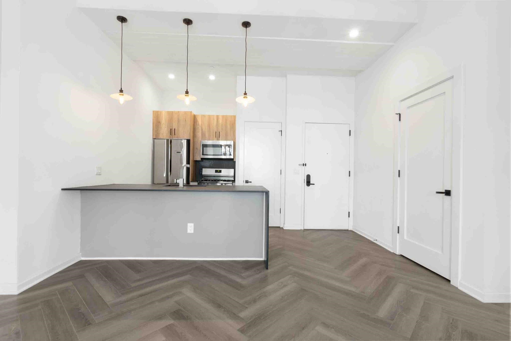 142 CHARLES ST 204