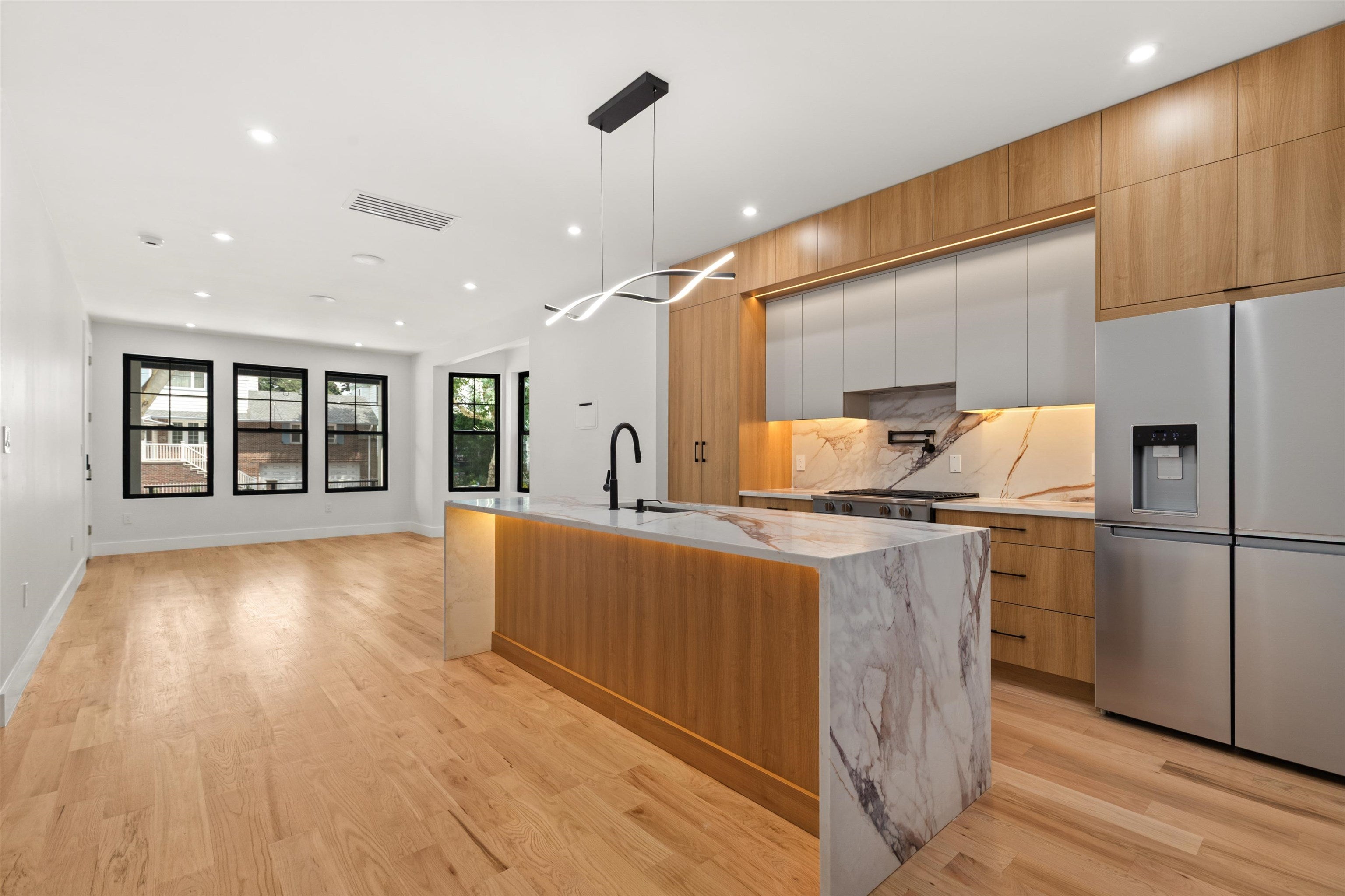 85 SHERMAN PL Residence 01