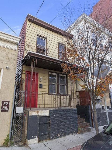 Homes For Sale - 707 Sip St<br/> Union City, NJ 07087