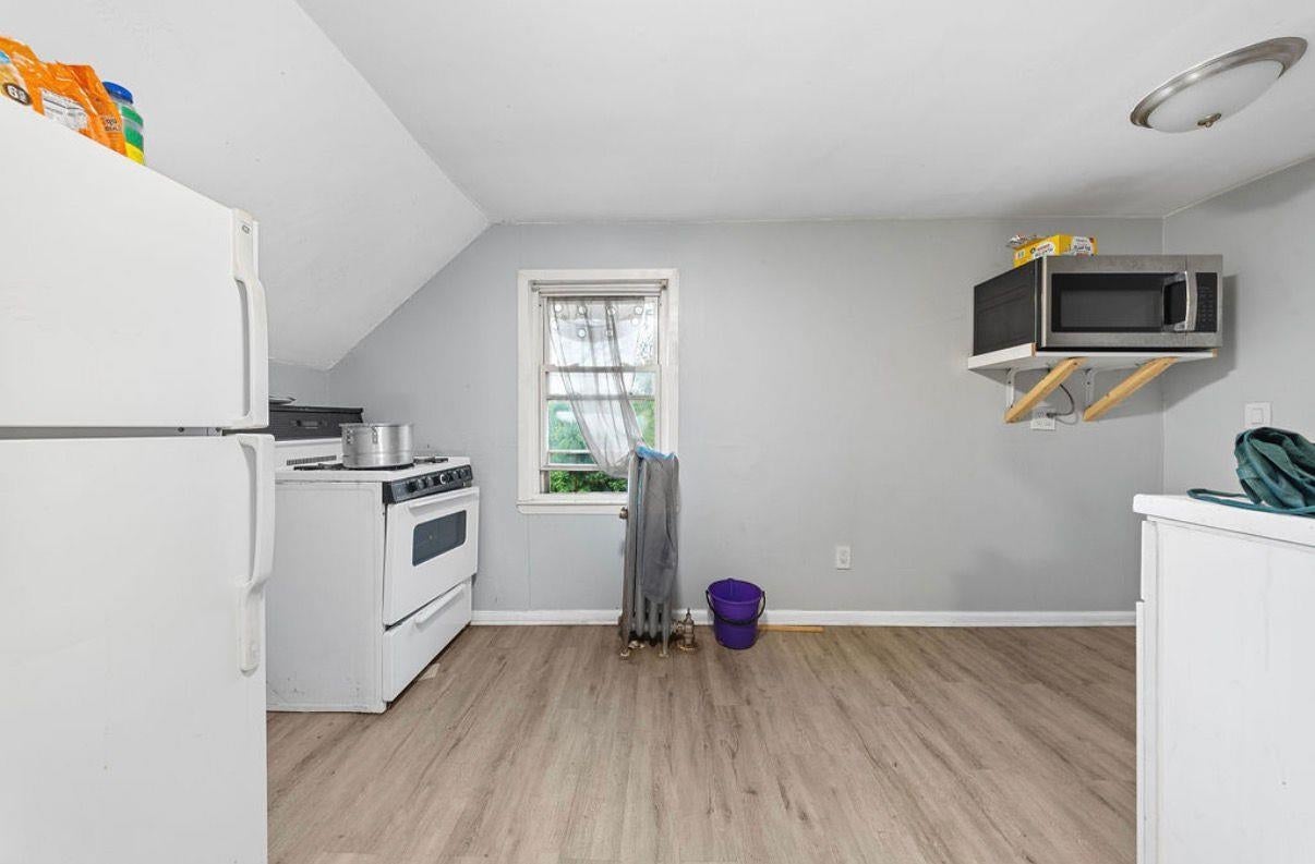 166 BERGEN AVE