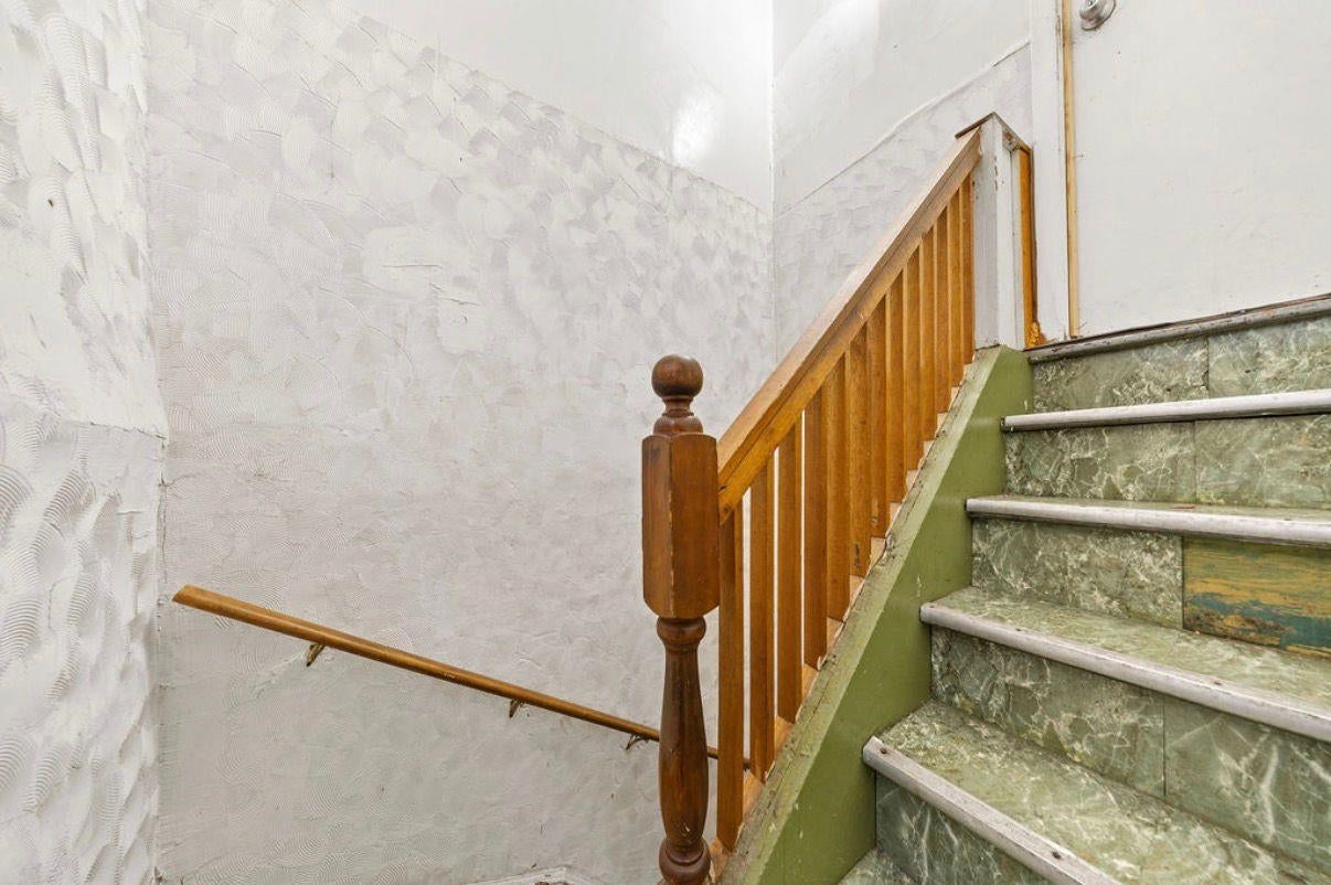 166 BERGEN AVE