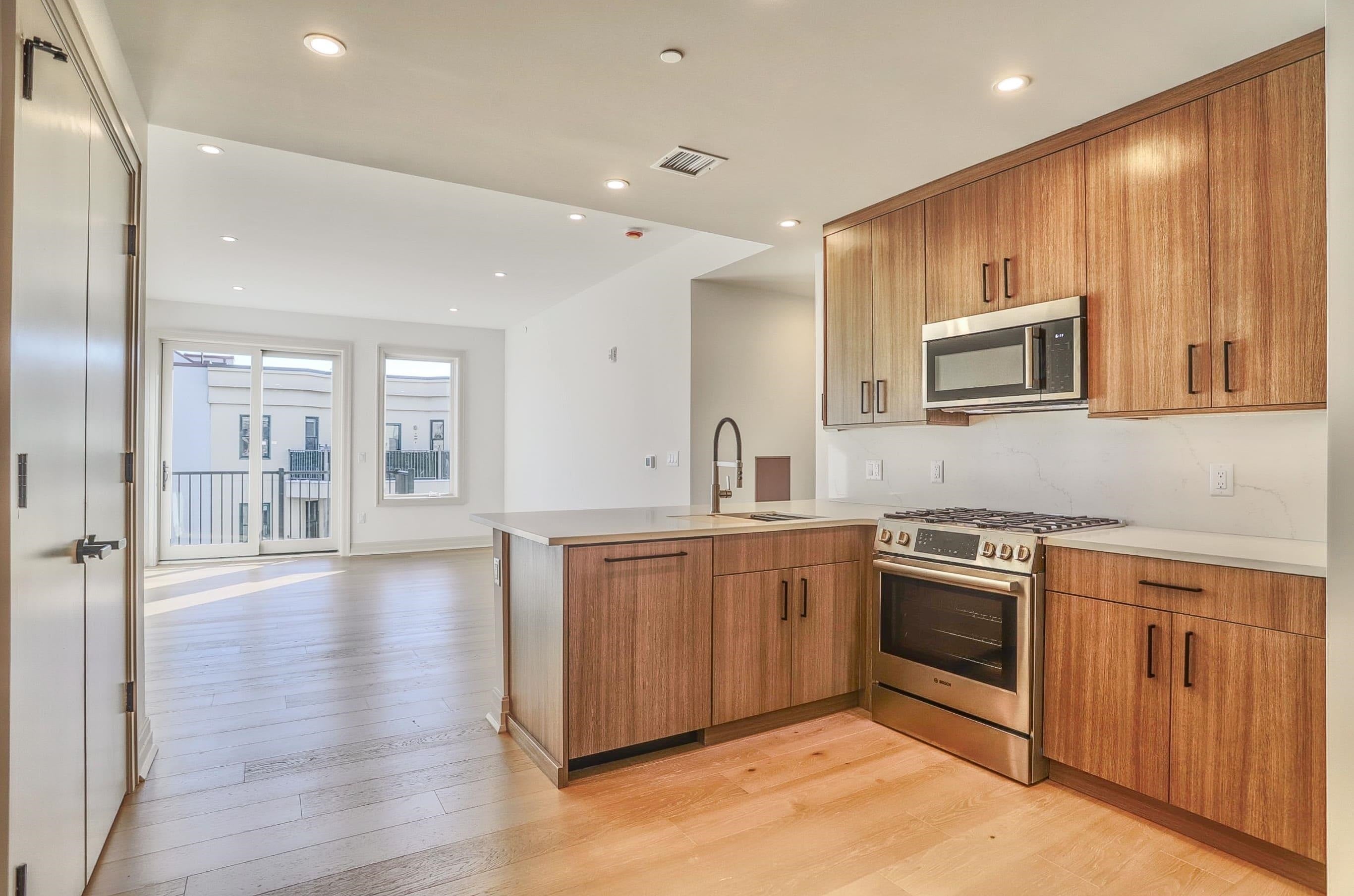 921 MADISON ST 302