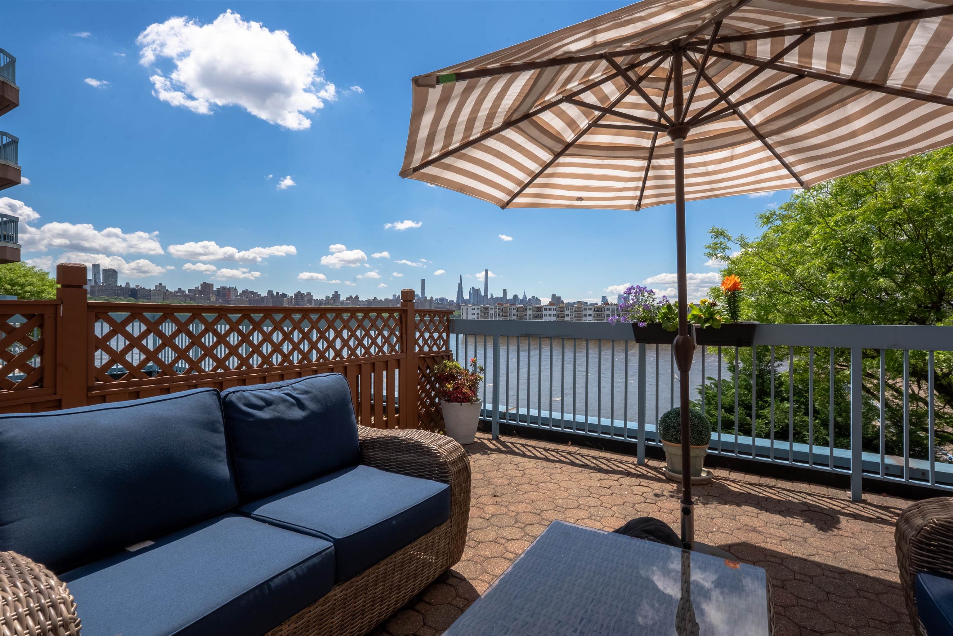 301 Stockton Ct, Edgewater, New Jersey image 22