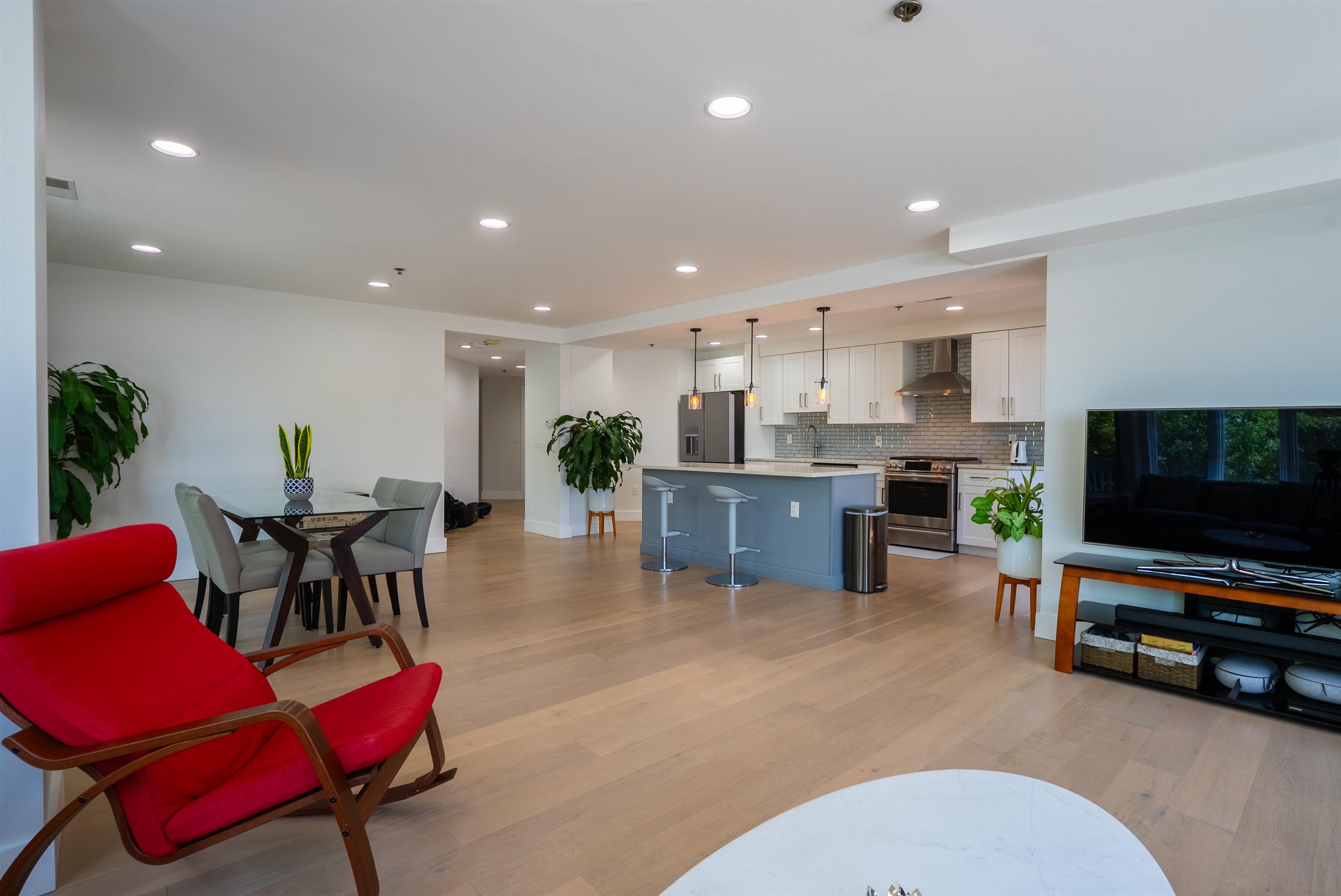 301 Stockton Ct, Edgewater, New Jersey image 3